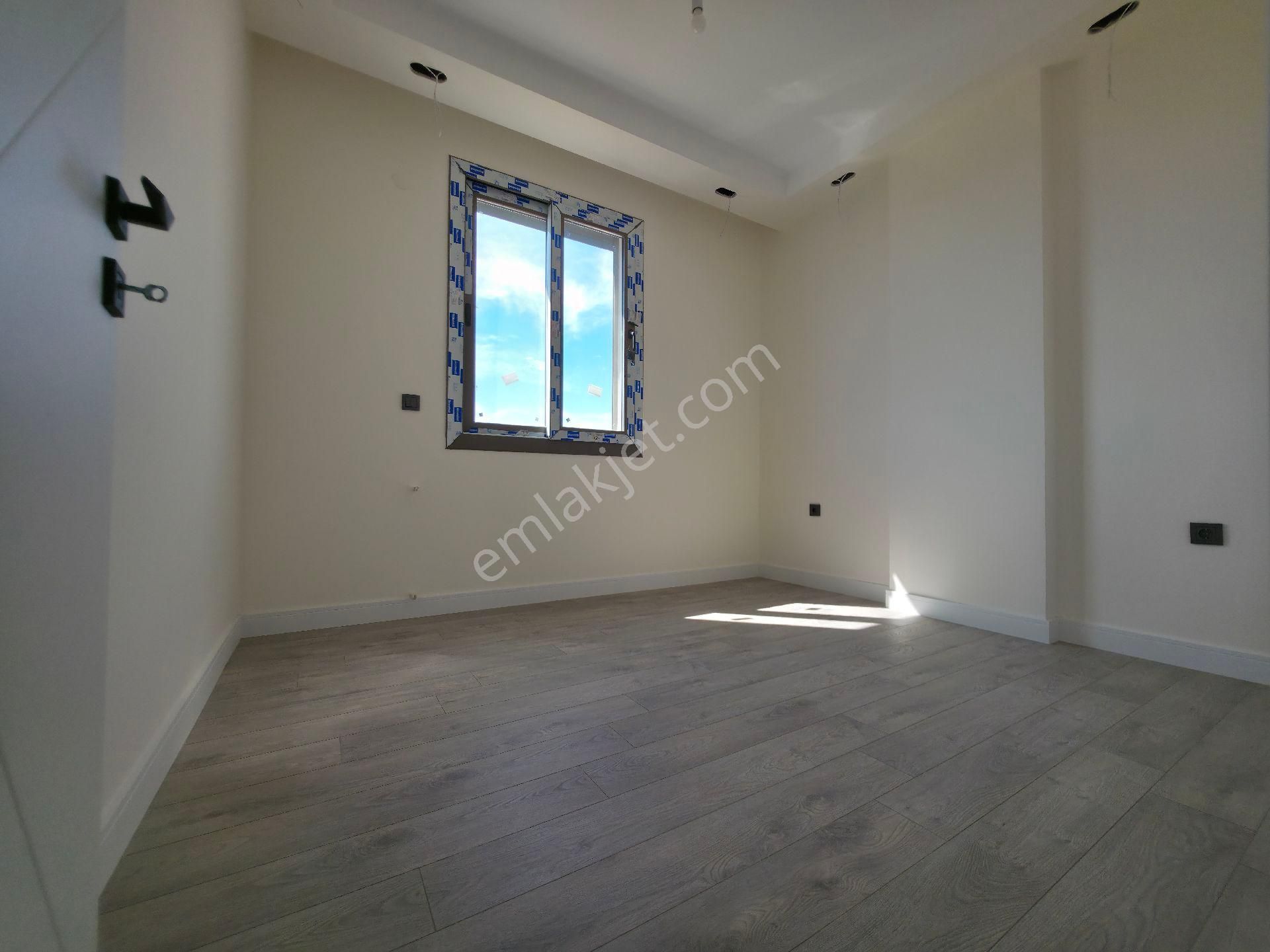 Havuzlu Site İçerisinde 3+1 Villa - Görsel 14