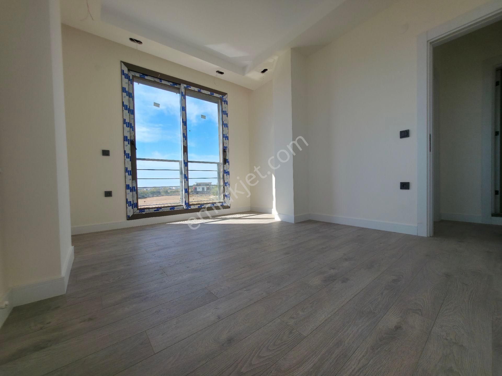 Havuzlu Site İçerisinde 3+1 Villa - Görsel 10