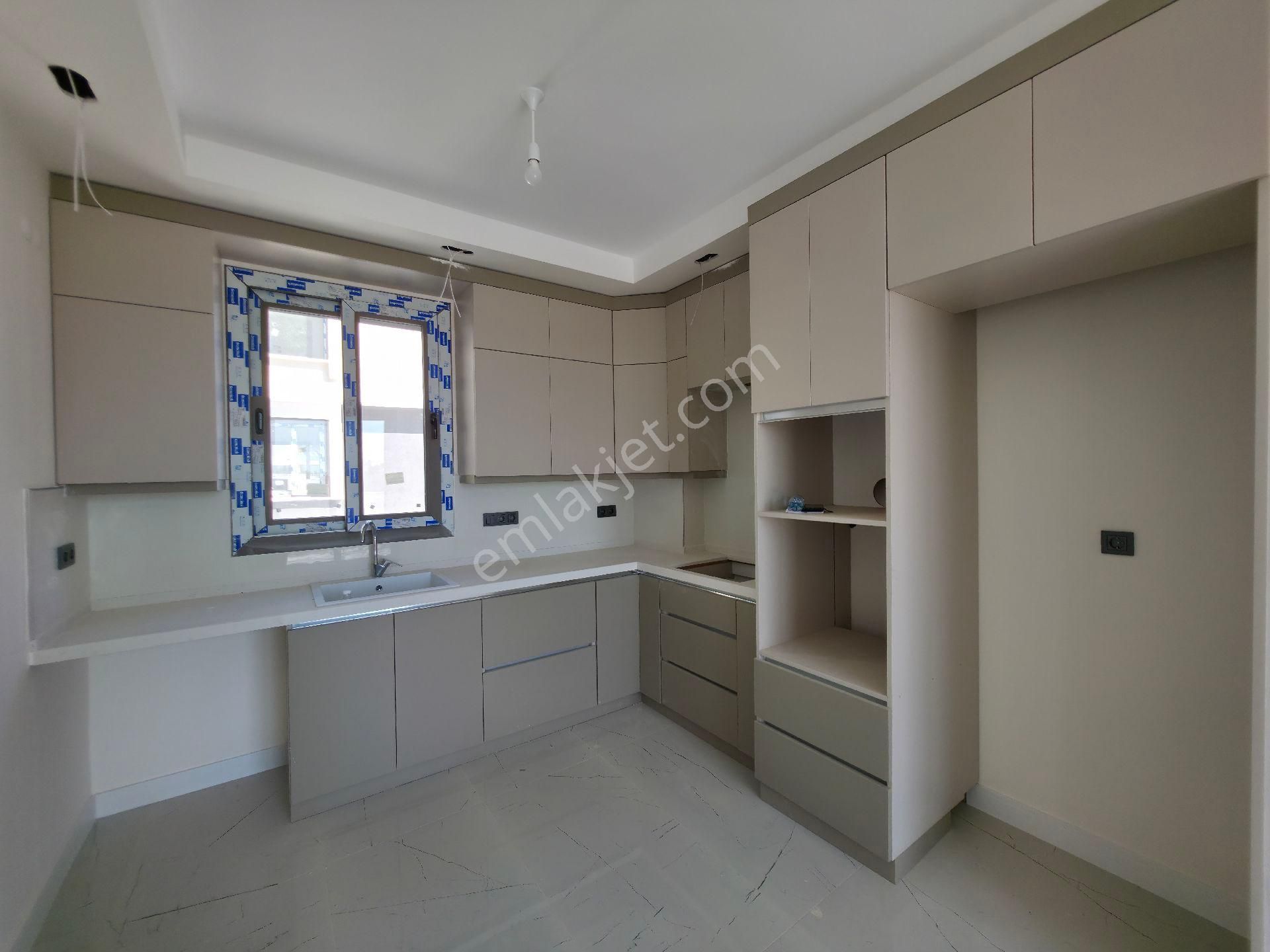 Havuzlu Site İçerisinde 3+1 Villa - Görsel 2