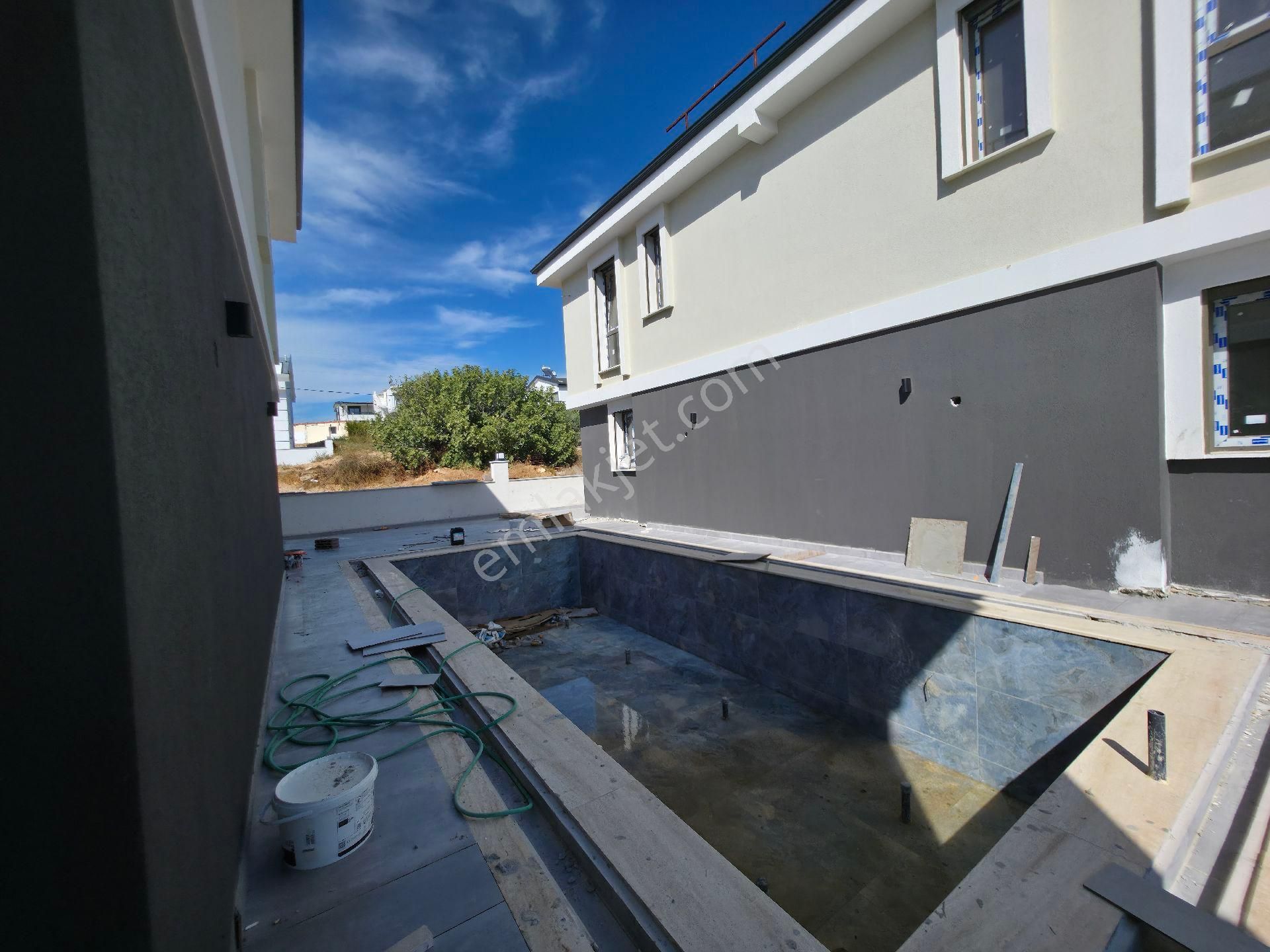 Havuzlu Site İçerisinde 3+1 Villa - Görsel 20