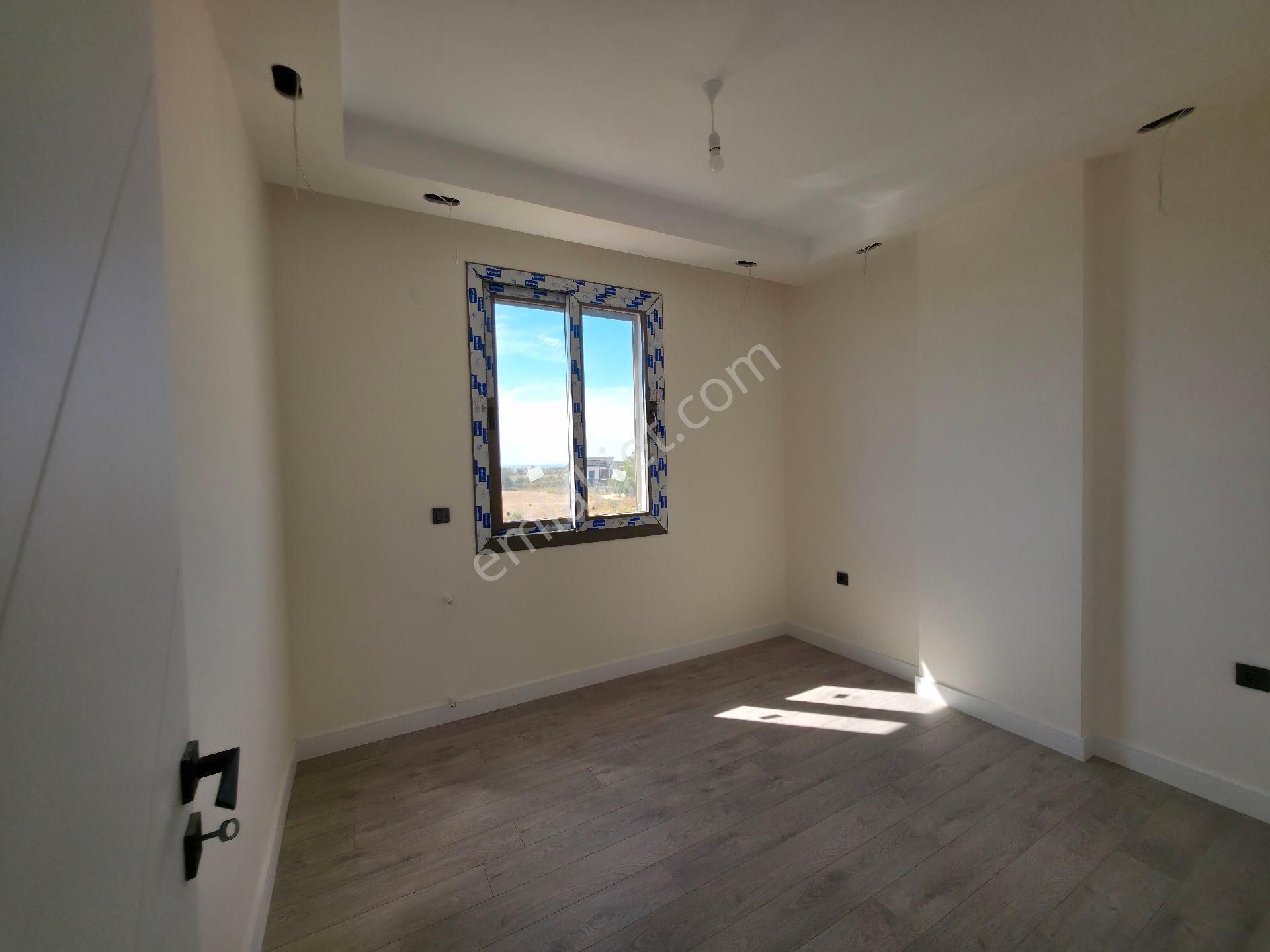 Havuzlu Site İçerisinde 3+1 Villa - Görsel 11