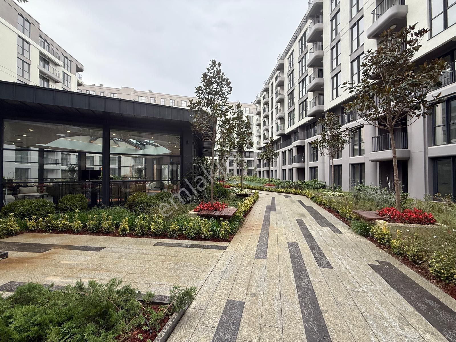 İstanbul House'dan Sinpaş Boulevard Sitesinde 1+1 Ara Kat Daire - Görsel 21