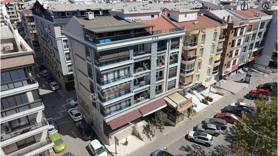 İzmir Karşıyaka'da 2+1 Satılık Bakımlı Da