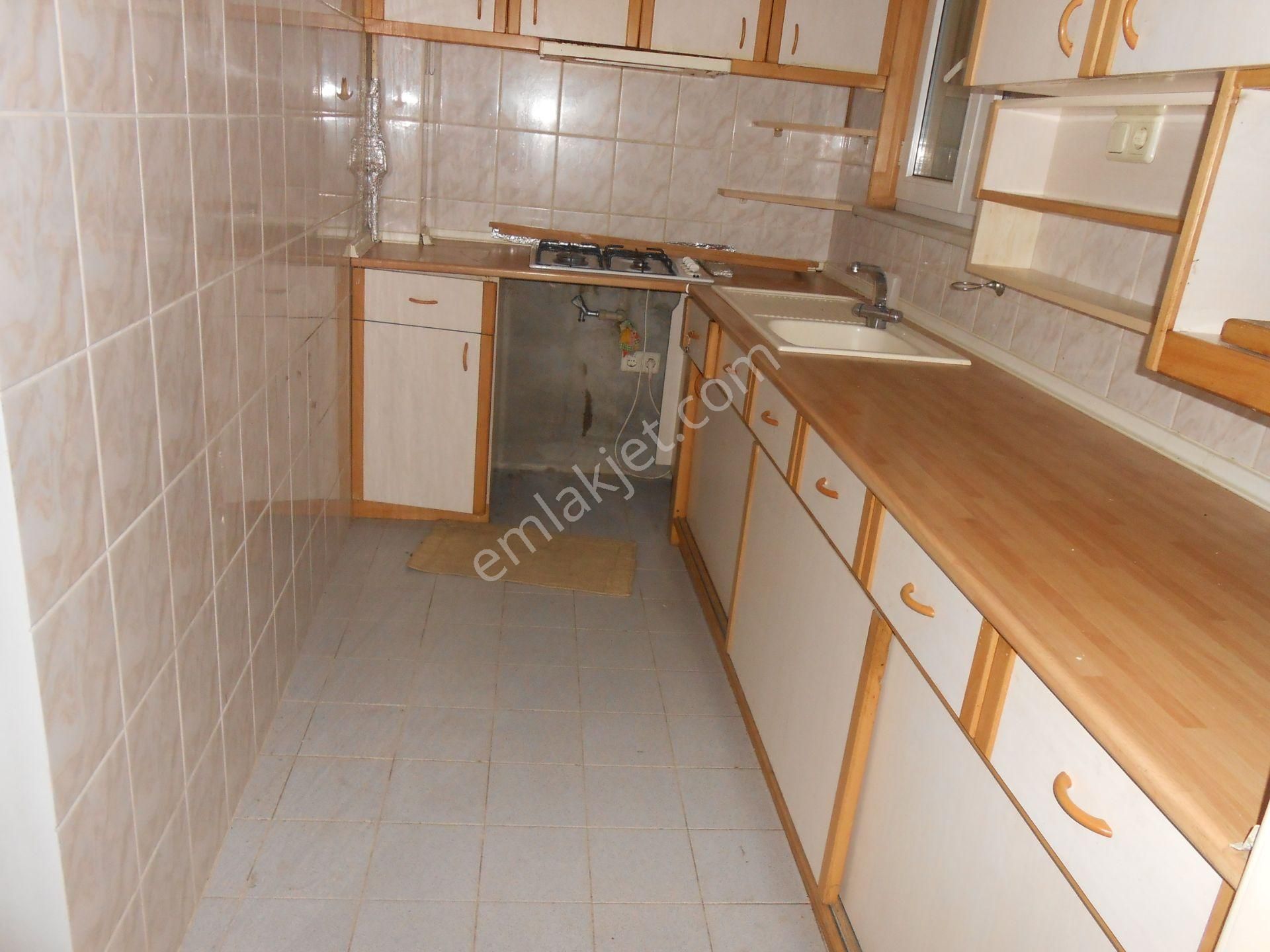 Bakırköy Y.mah Marmaraya İki Sok Semt Pazarına Bir Sk Mesafe Ara Kat Salonu 25 M2 Olan 2+1 95 - Görsel 9