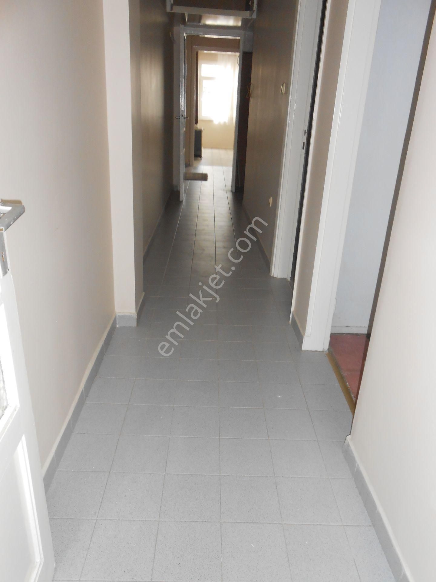 Bakırköy Y.mah Marmaraya İki Sok Semt Pazarına Bir Sk Mesafe Ara Kat Salonu 25 M2 Olan 2+1 95 - Görsel 20