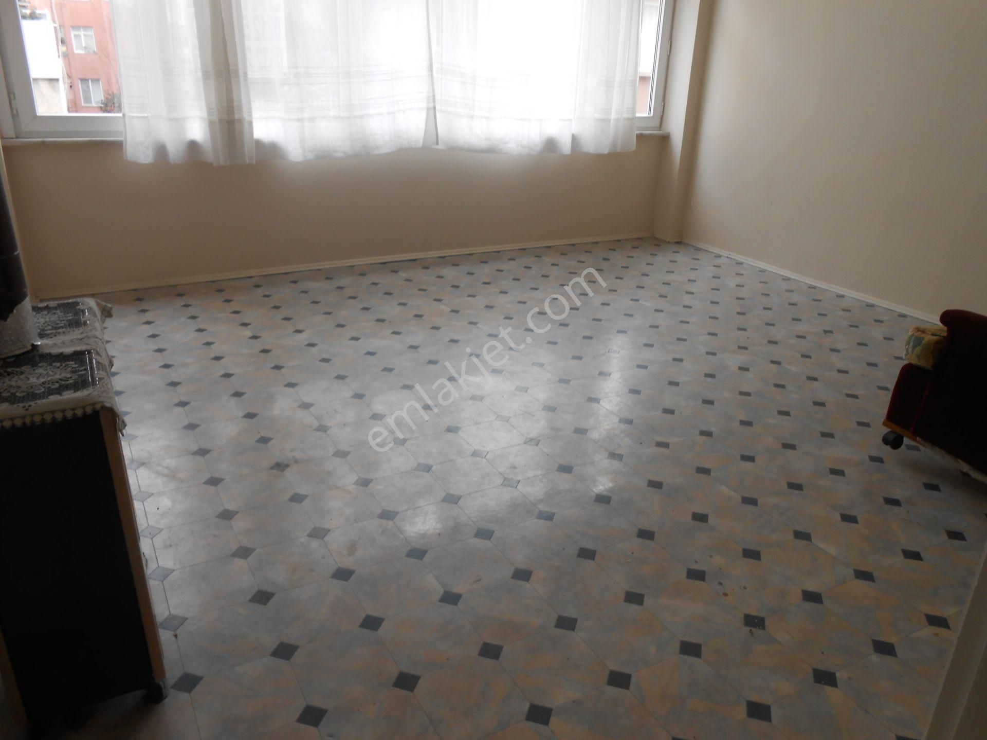 Bakırköy Y.mah Marmaraya İki Sok Semt Pazarına Bir Sk Mesafe Ara Kat Salonu 25 M2 Olan 2+1 95 - Görsel 12