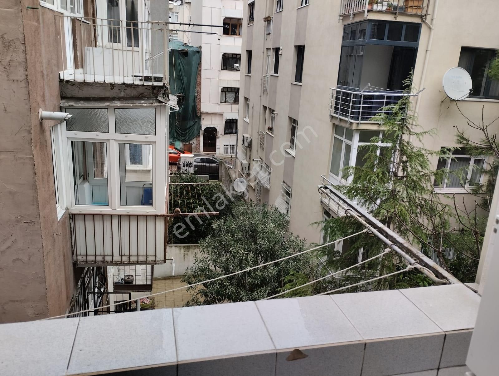 Bakırköy Y.mah Marmaraya İki Sok Semt Pazarına Bir Sk Mesafe Ara Kat Salonu 25 M2 Olan 2+1 95 - Görsel 24