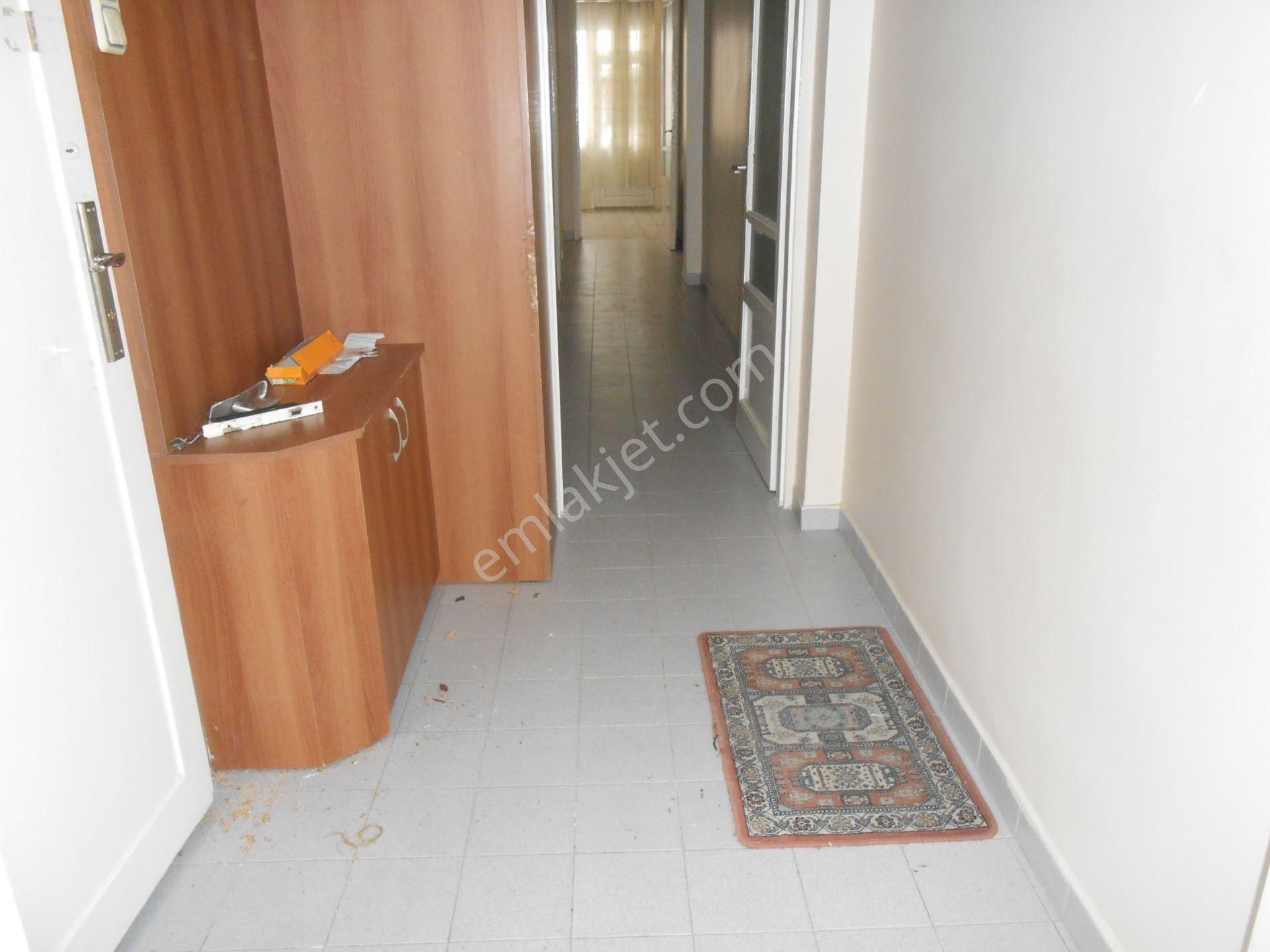 Bakırköy Y.mah Marmaraya İki Sok Semt Pazarına Bir Sk Mesafe Ara Kat Salonu 25 M2 Olan 2+1 95 - Görsel 22