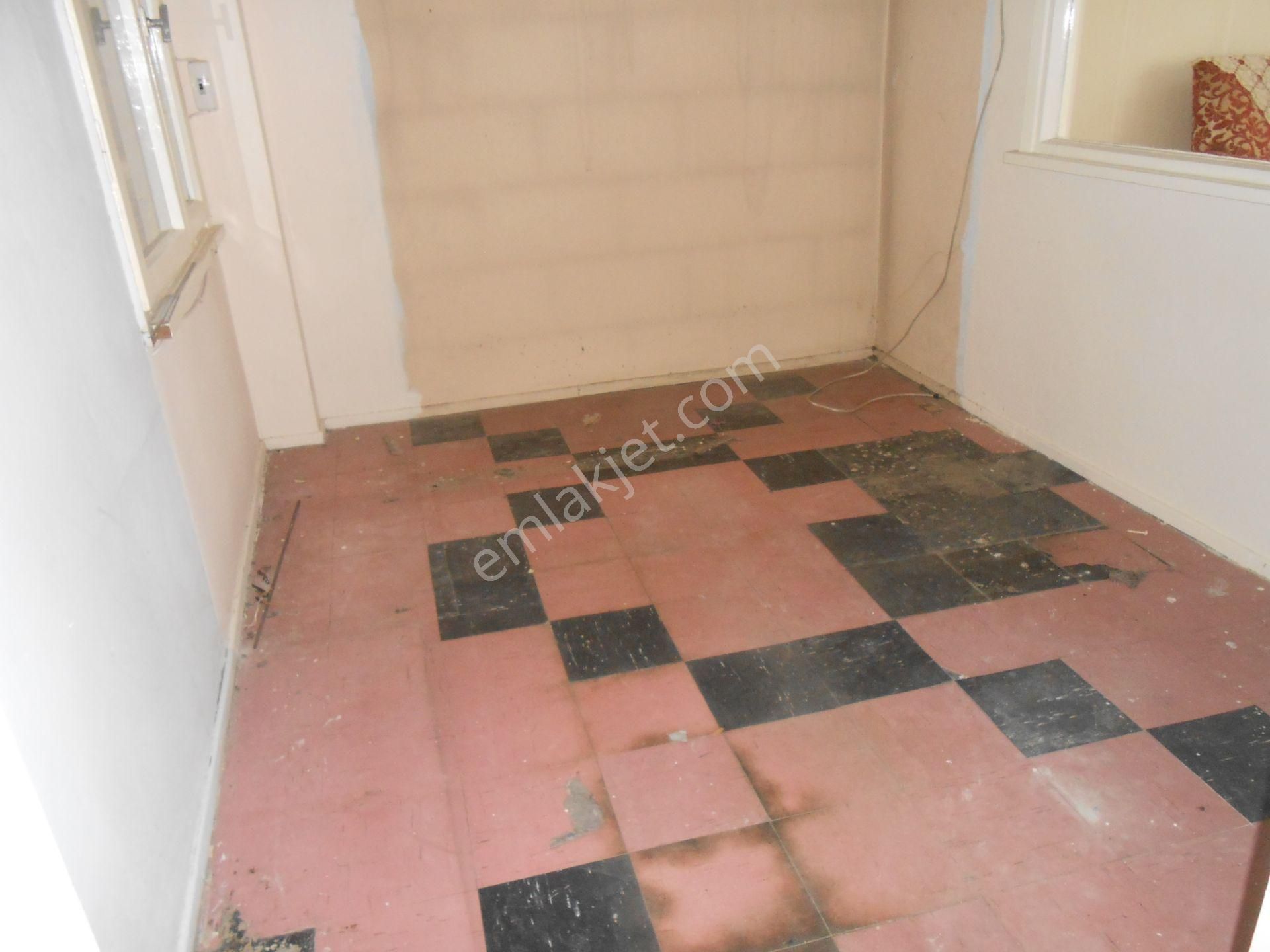 Bakırköy Y.mah Marmaraya İki Sok Semt Pazarına Bir Sk Mesafe Ara Kat Salonu 25 M2 Olan 2+1 95 - Görsel 14