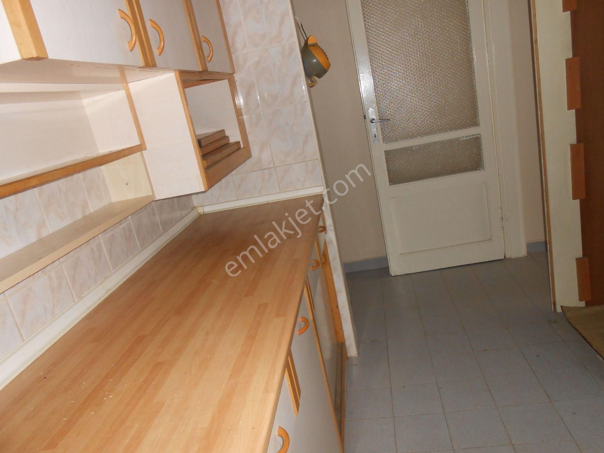 Bakırköy Y.mah Marmaraya İki Sok Semt Pazarına Bir Sk Mesafe Ara Kat Salonu 25 M2 Olan 2+1 95 - Görsel 10