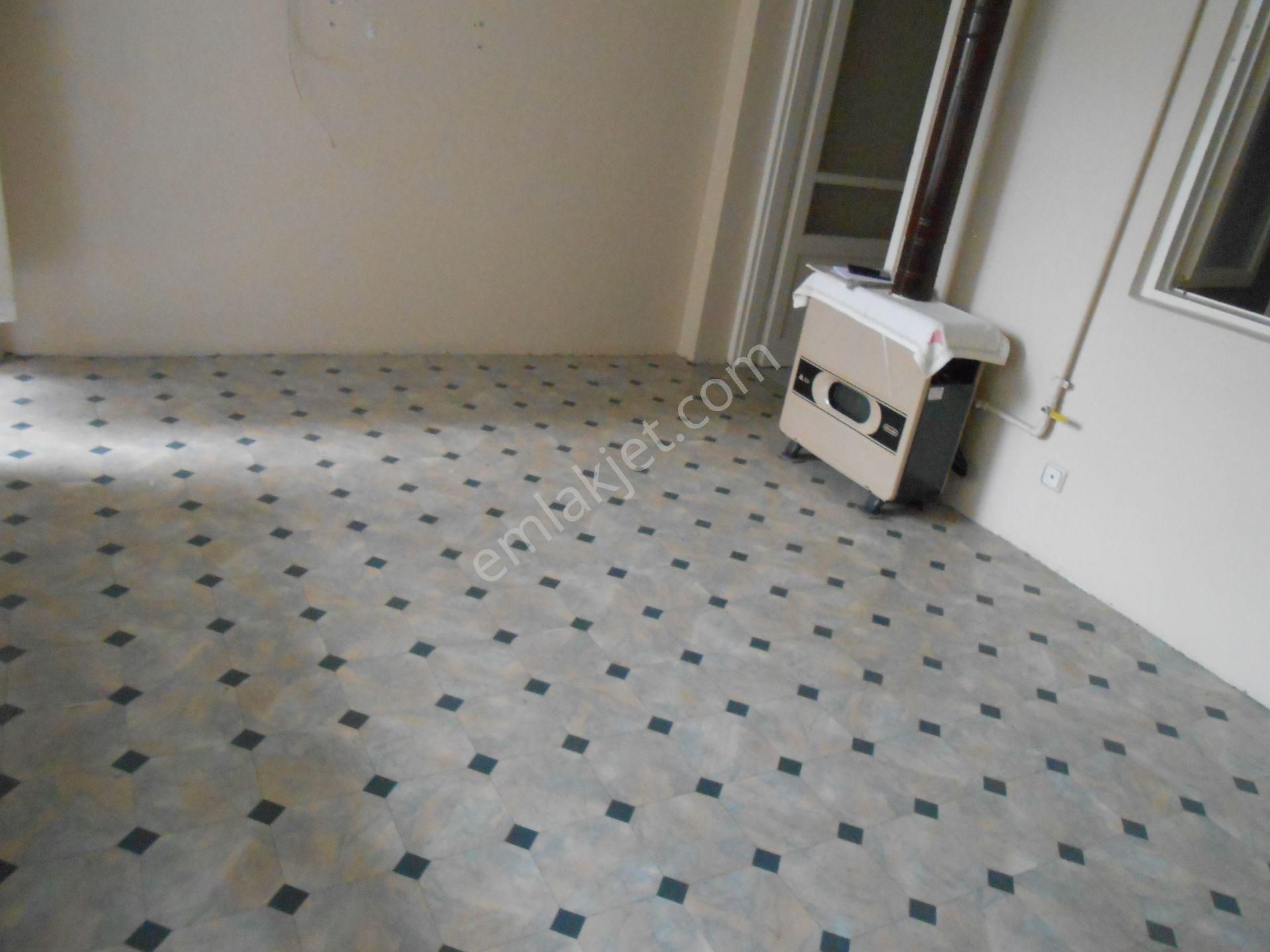 Bakırköy Y.mah Marmaraya İki Sok Semt Pazarına Bir Sk Mesafe Ara Kat Salonu 25 M2 Olan 2+1 95 - Görsel 2