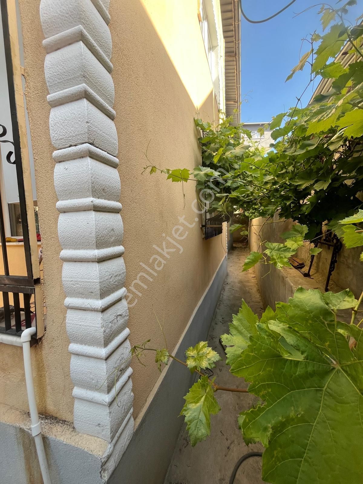 Yenimahhede Satılık Doğalgazlı Ve 2 Katlı Müstekil Ev - Görsel 9