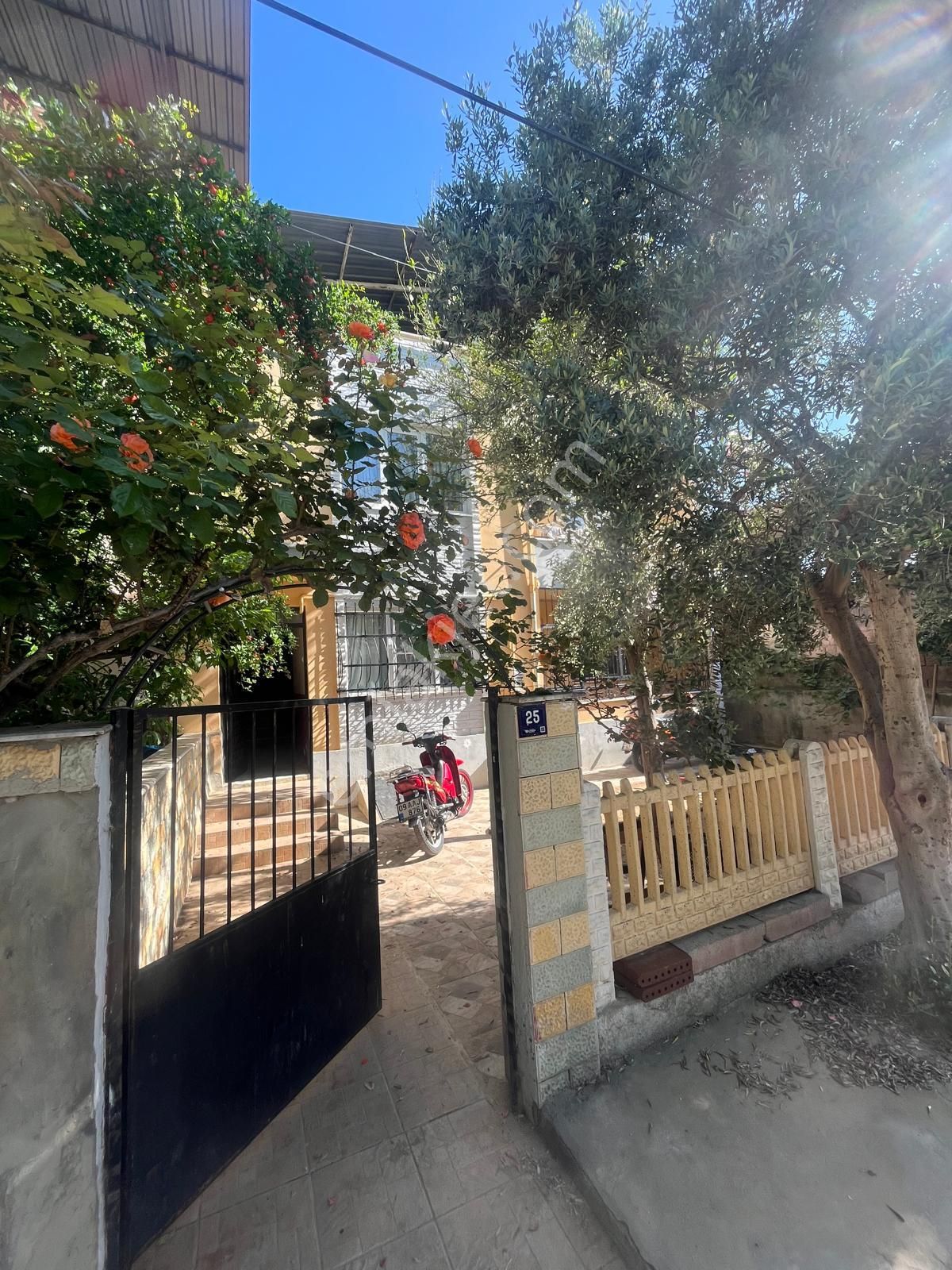 Yenimahhede Satılık Doğalgazlı Ve 2 Katlı Müstekil Ev - Görsel 4