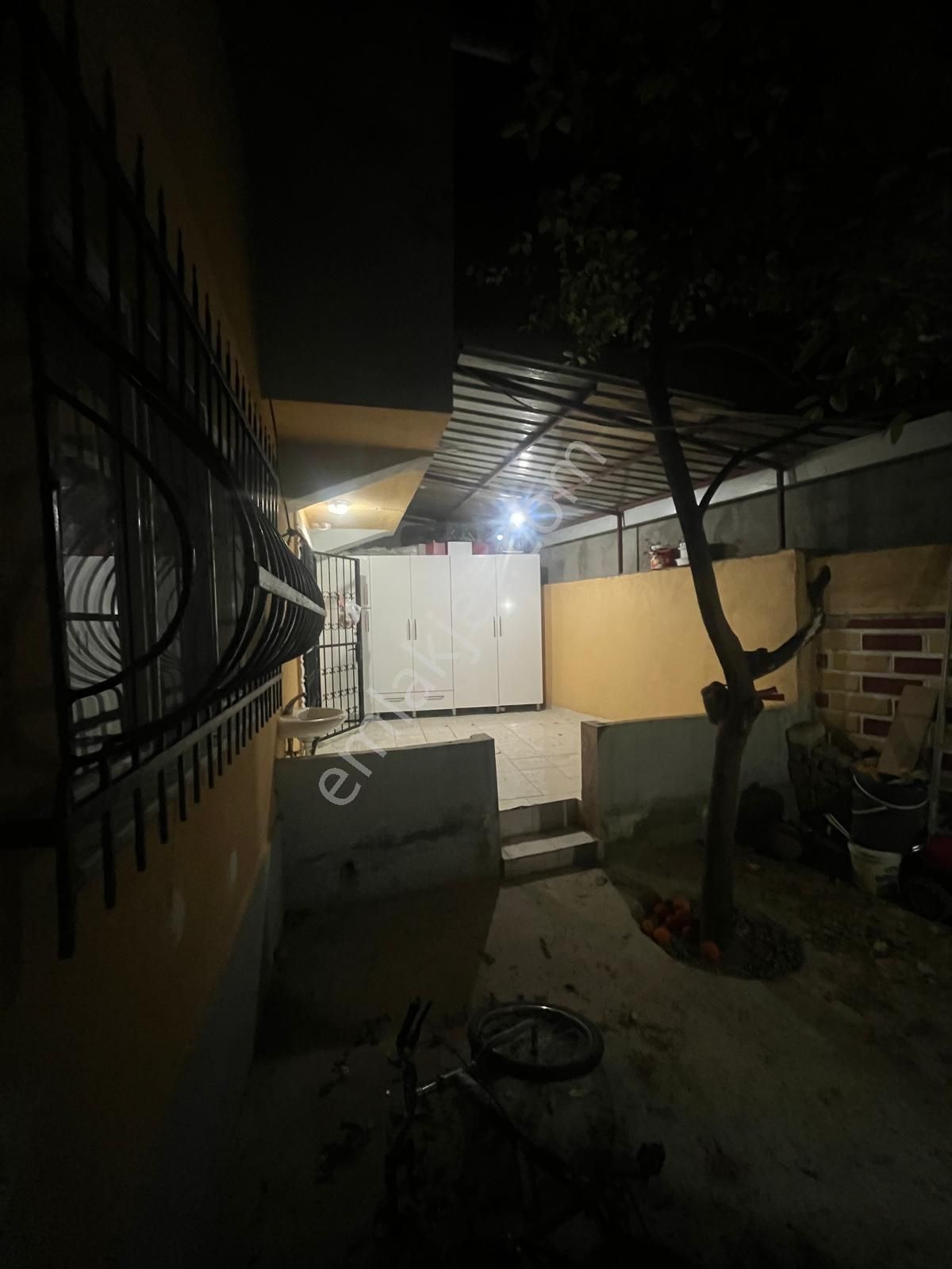 Yenimahhede Satılık Doğalgazlı Ve 2 Katlı Müstekil Ev - Görsel 2