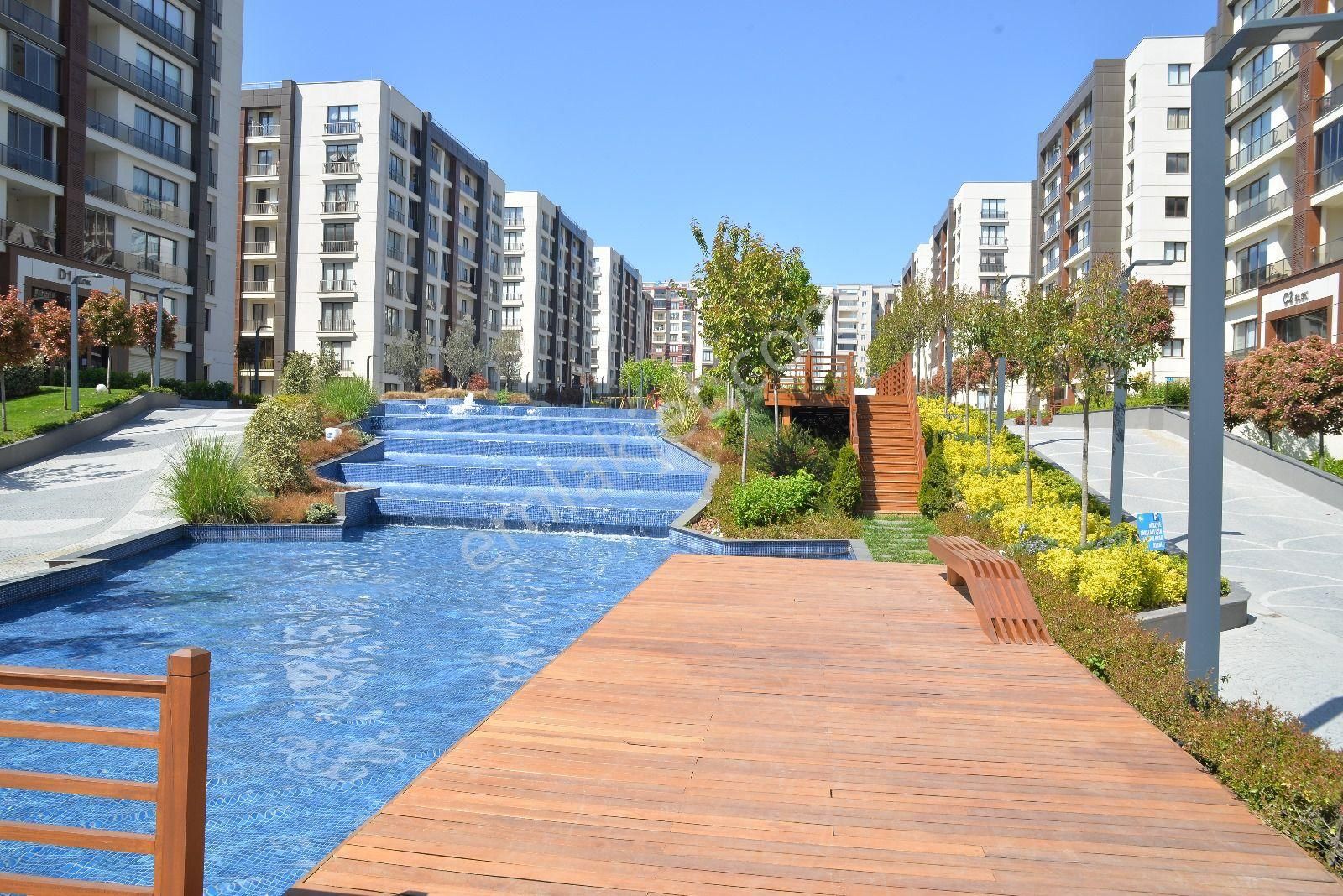 Beylikdüzü Kalekent Sitesi 2+1 93 M2 Yarı Peyzaj Cepheli Gizli Mutfak Harika Bir Daire Satılıktır - Görsel 3