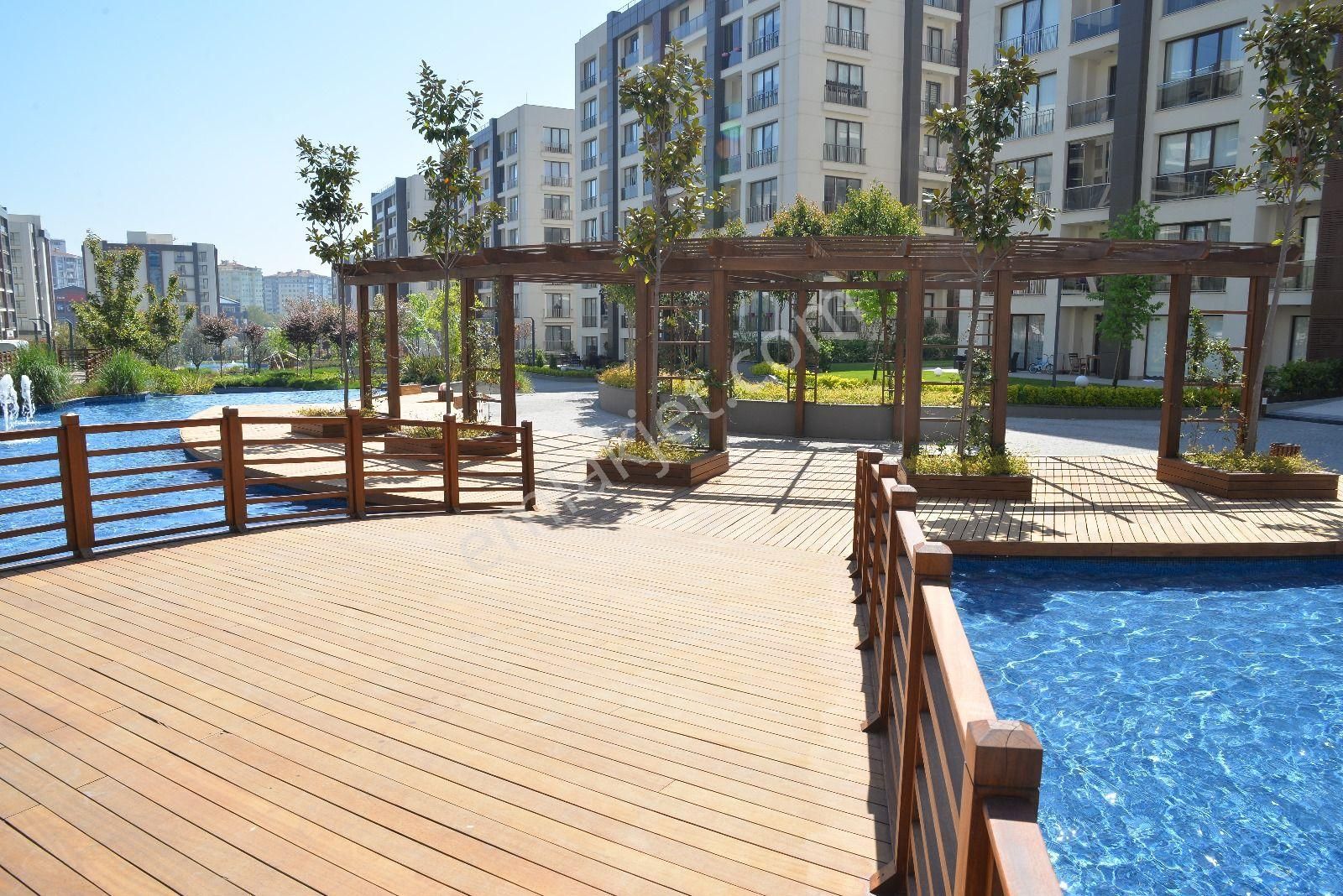Beylikdüzü Kalekent Sitesi 2+1 93 M2 Yarı Peyzaj Cepheli Gizli Mutfak Harika Bir Daire Satılıktır - Görsel 2