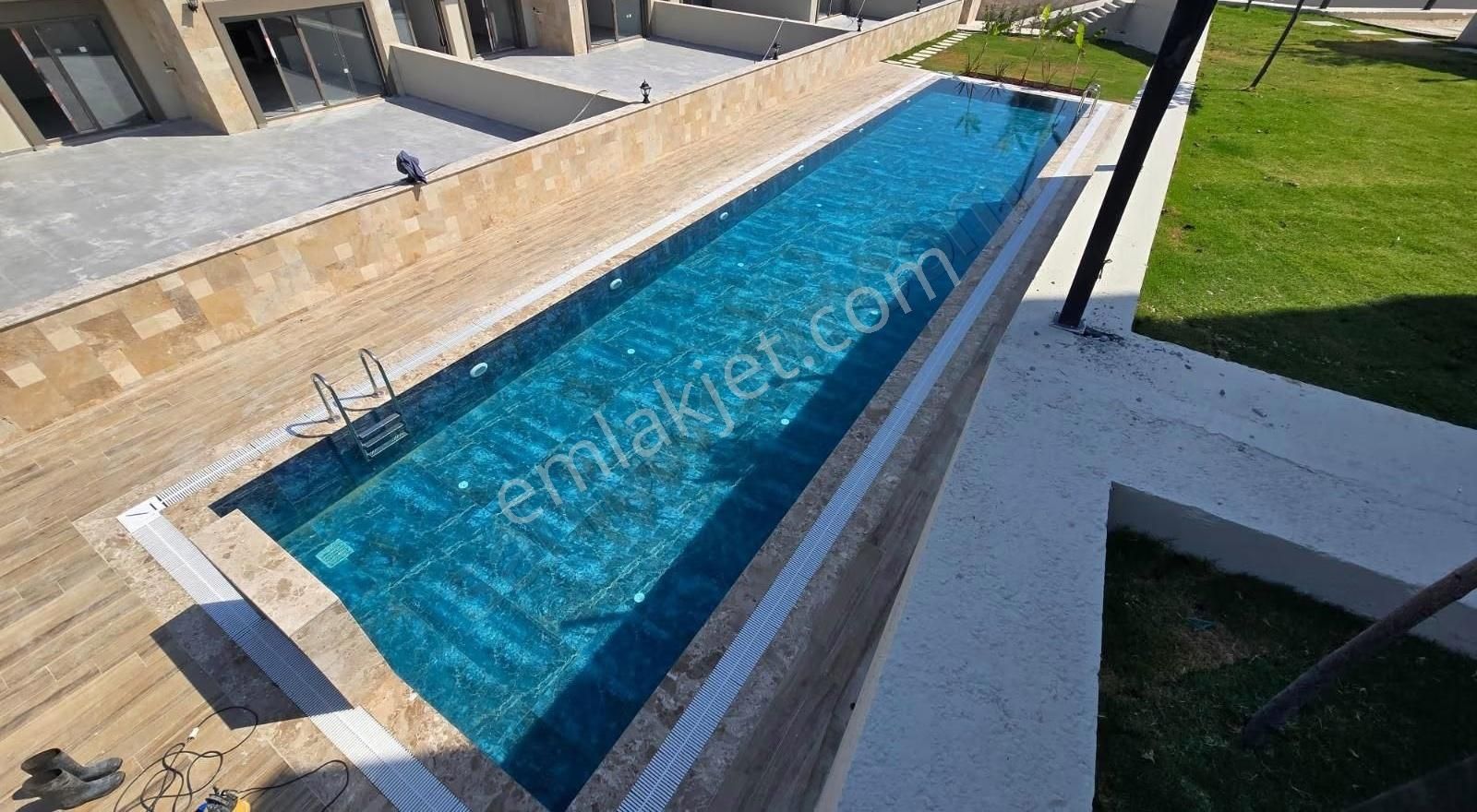 Kuşadası Davutlar Ağaçlıda Havuzlu Sitede 2+1 Sıfır Tek Katlı Ev - Görsel 5