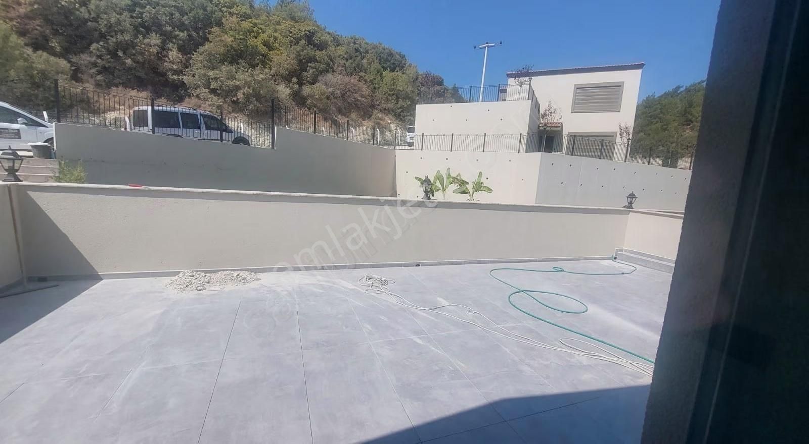 Kuşadası Davutlara Yakın Söke Ağaçlıda Satılık 3+1 Tek Katlı Ev - Görsel 9