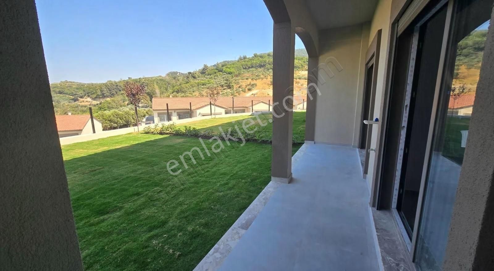 Kuşadası Davutlara Yakın Söke Ağaçlıda Satılık 3+1 Tek Katlı Ev - Görsel 16