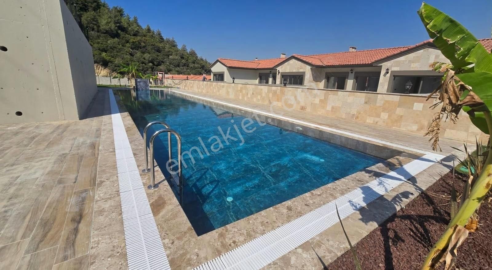 Kuşadası Davutlara Yakın Söke Ağaçlıda Satılık 3+1 Tek Katlı Ev - Görsel 12