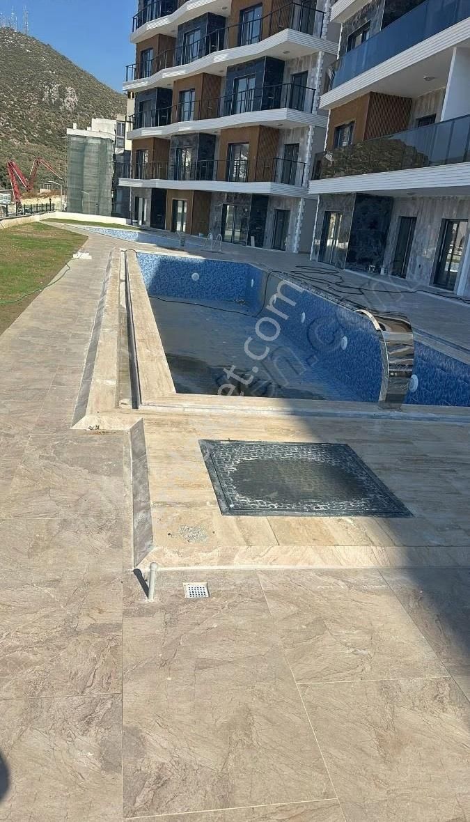 Kuşadası İkiçeşmelik Te Havuzlu Garajlı Sitede 1+1 50 M2 Daire - Görsel 7