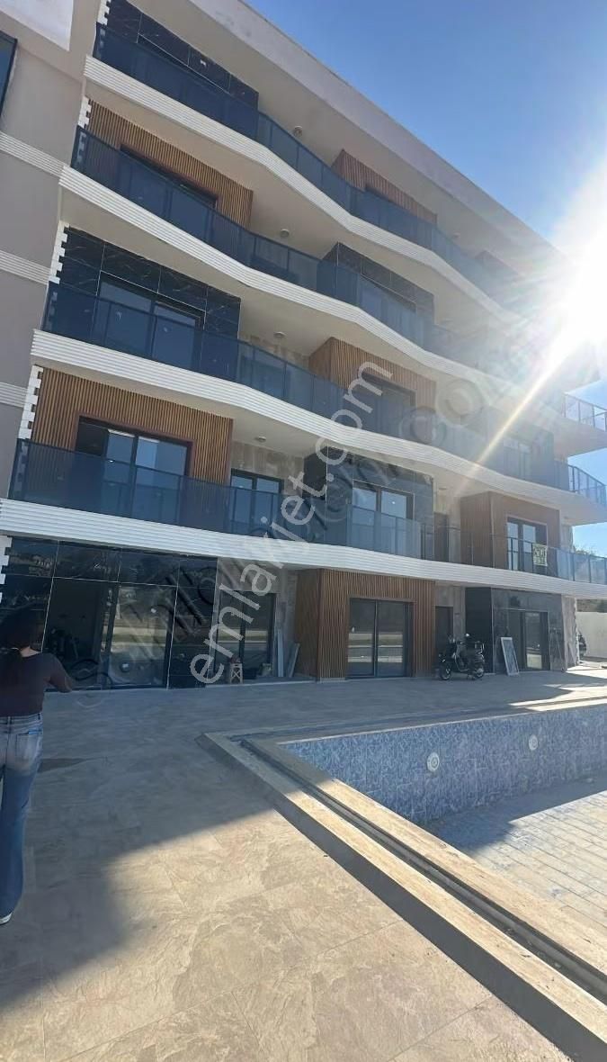 Kuşadası İkiçeşmelik Te Havuzlu Garajlı Sitede 1+1 50 M2 Daire - Görsel 4