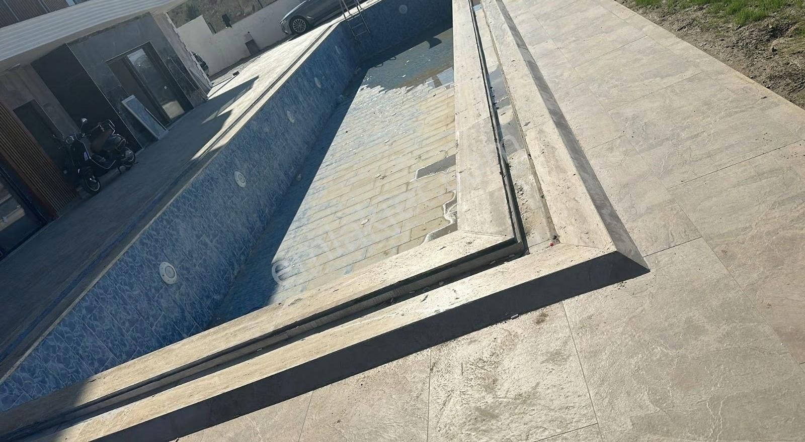 Kuşadası İkiçeşmelik Te Havuzlu Garajlı Sitede 1+1 50 M2 Daire - Görsel 8