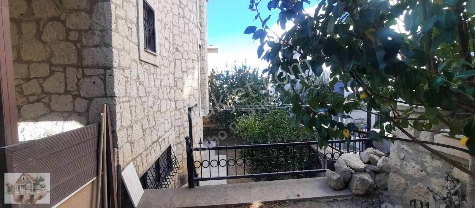 Denize Bır Adım Tek Müstakil Taş Ev - Görsel 18