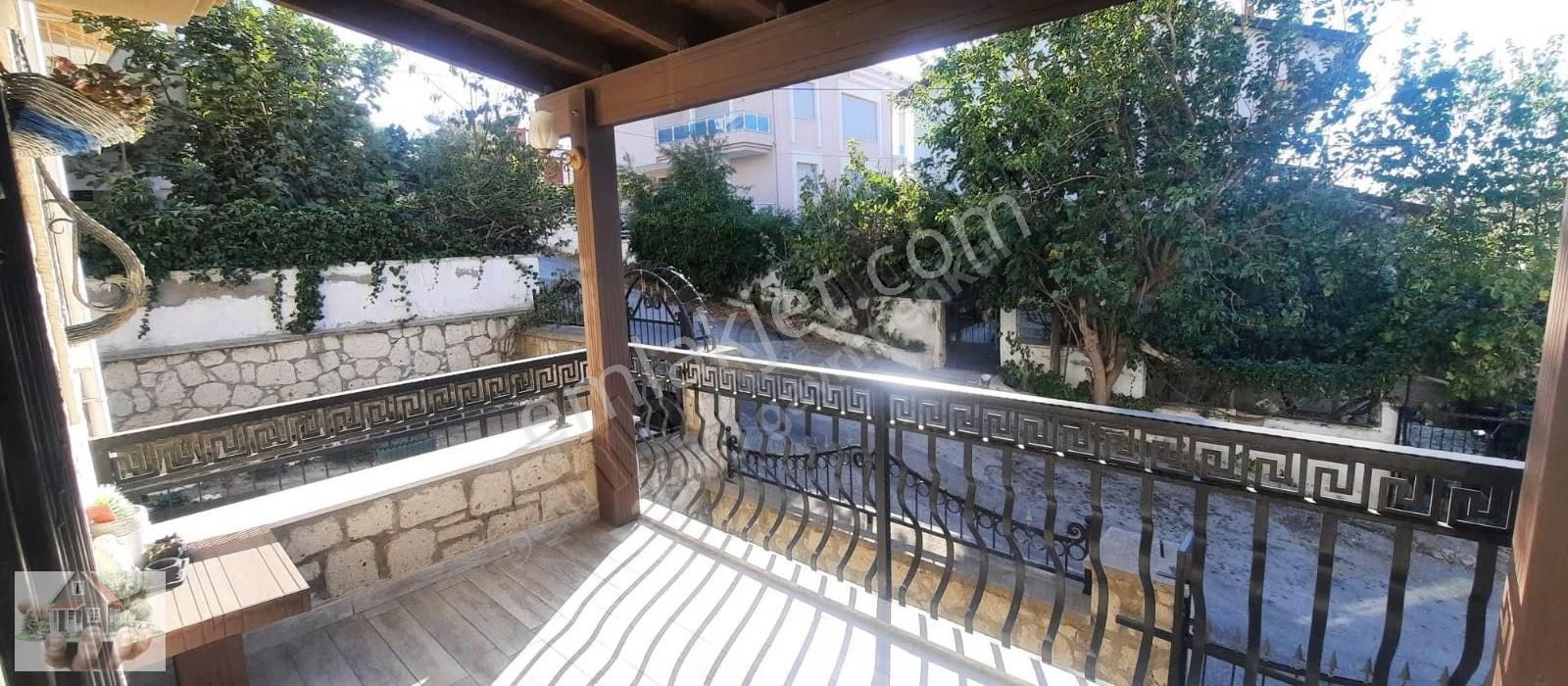 Denize Bır Adım Tek Müstakil Taş Ev - Görsel 8