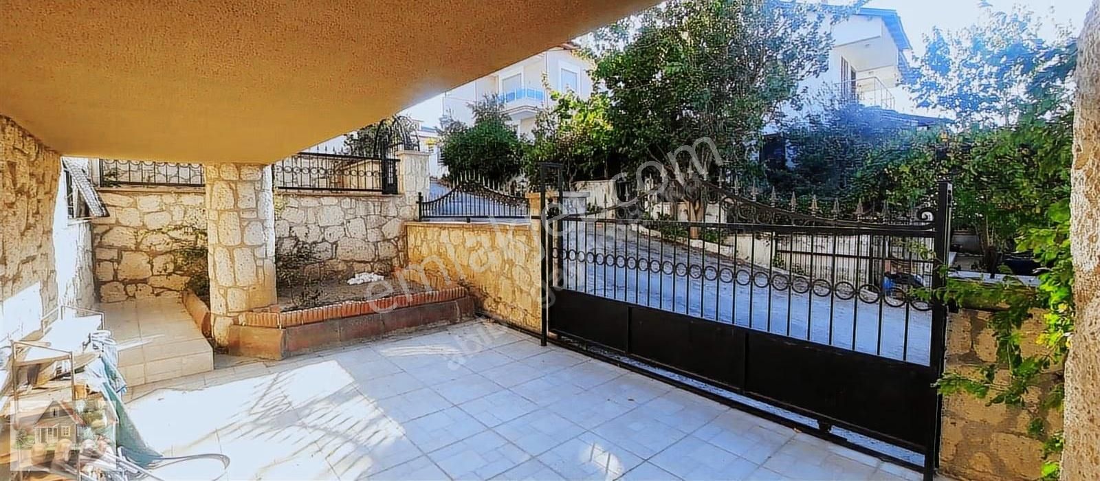 Denize Bır Adım Tek Müstakil Taş Ev - Görsel 9