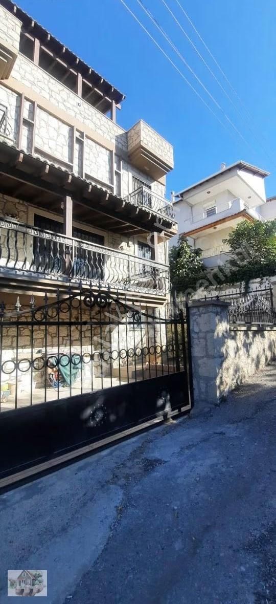 Denize Bır Adım Tek Müstakil Taş Ev - Görsel 2