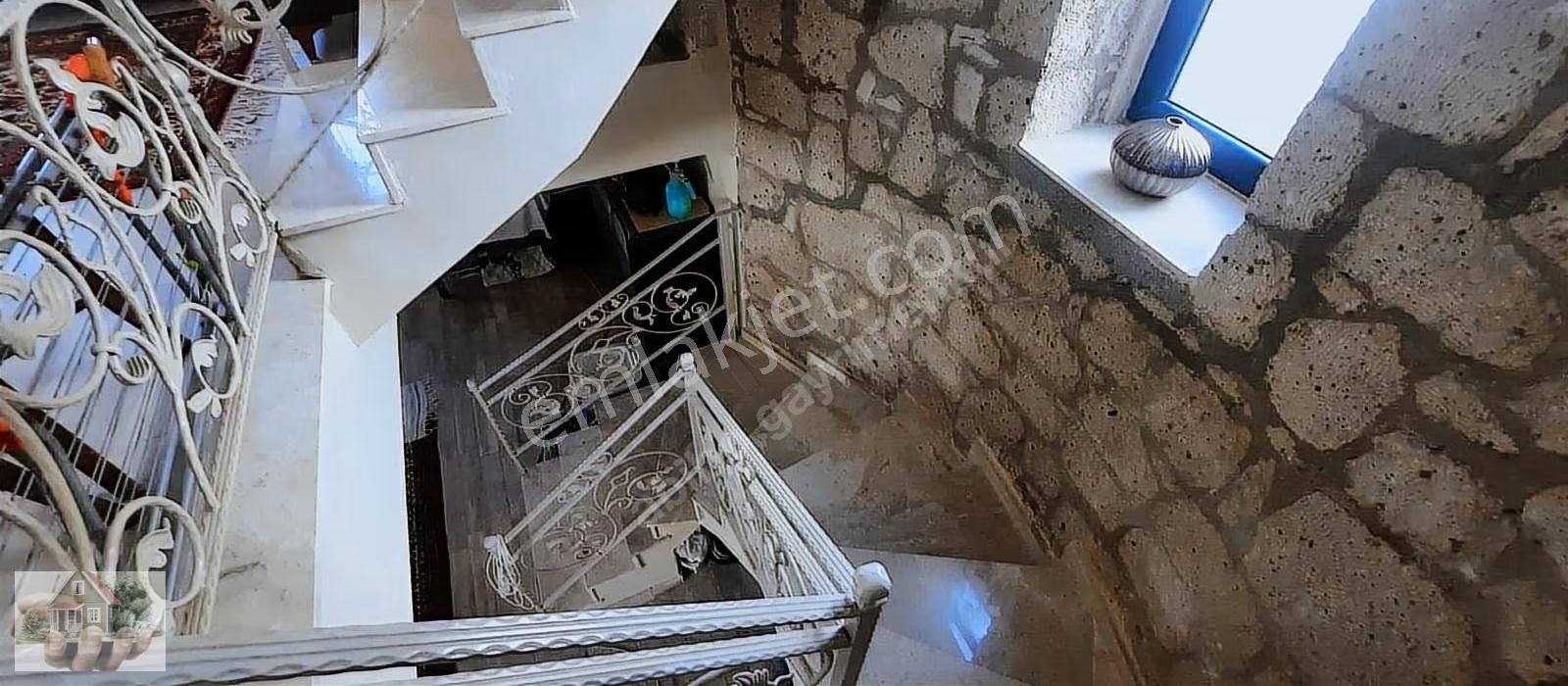 Denize Bır Adım Tek Müstakil Taş Ev - Görsel 6
