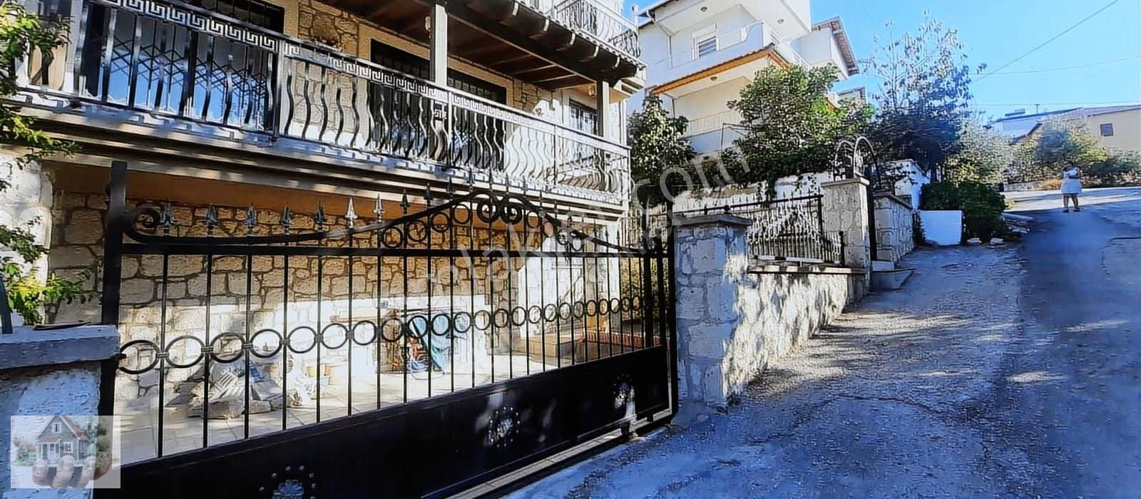 Denize Bır Adım Tek Müstakil Taş Ev - Görsel 24