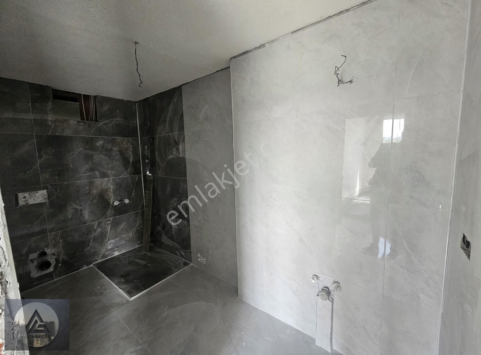 Altınova Cumhuriyet Mahallesi'nde Satılık Lüks 2+1 Daire - Görsel 2