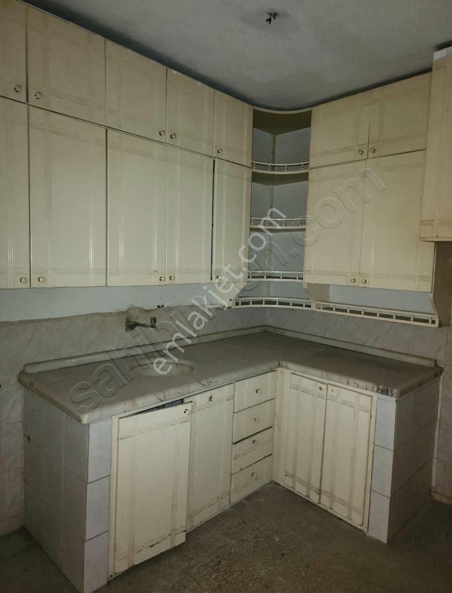 3 Kat + 1 Çatı Katı Komple Satılık Ev - Görsel 2