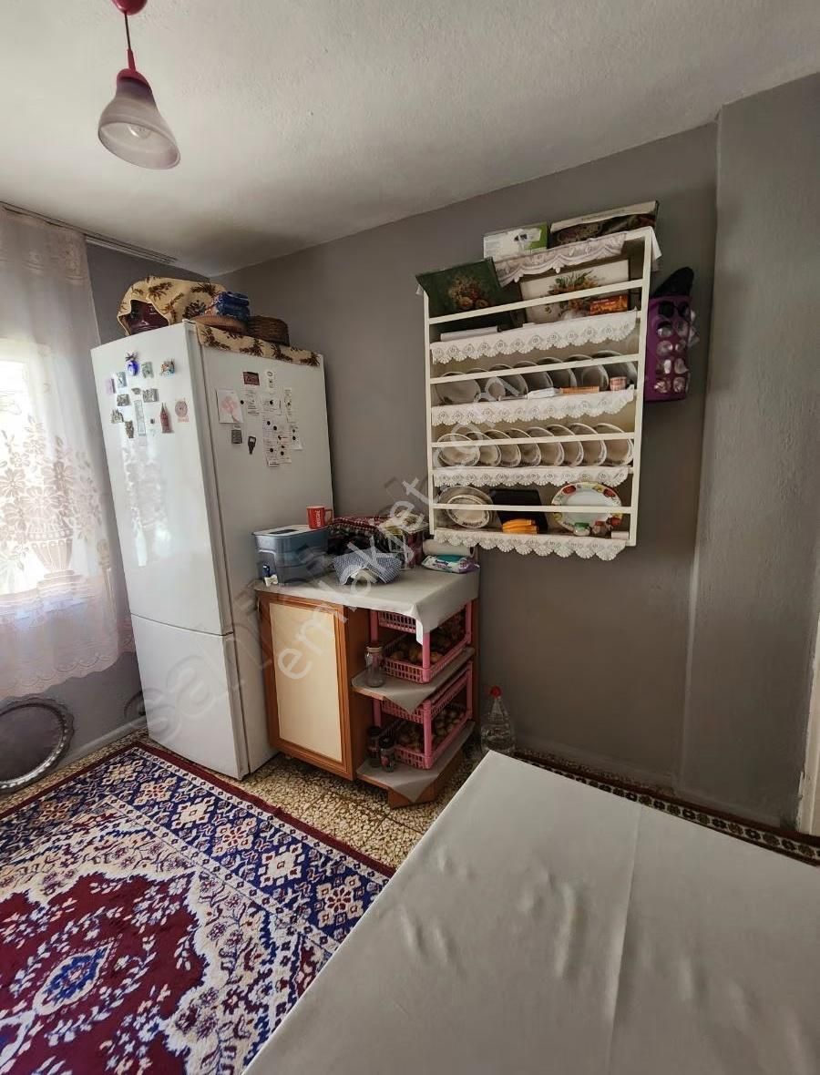 3 Kat + 1 Çatı Katı Komple Satılık Ev - Görsel 6