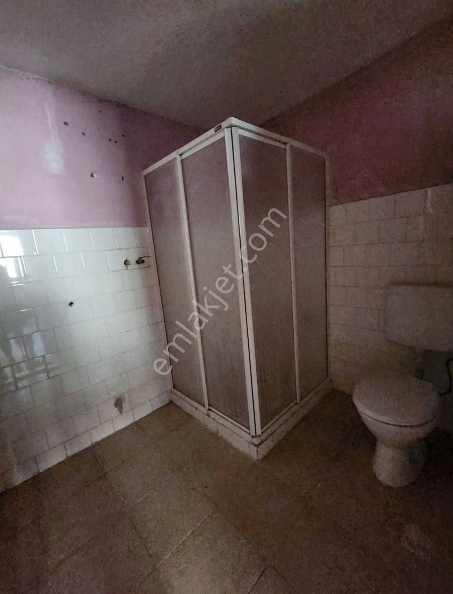 3 Kat + 1 Çatı Katı Komple Satılık Ev - Görsel 18