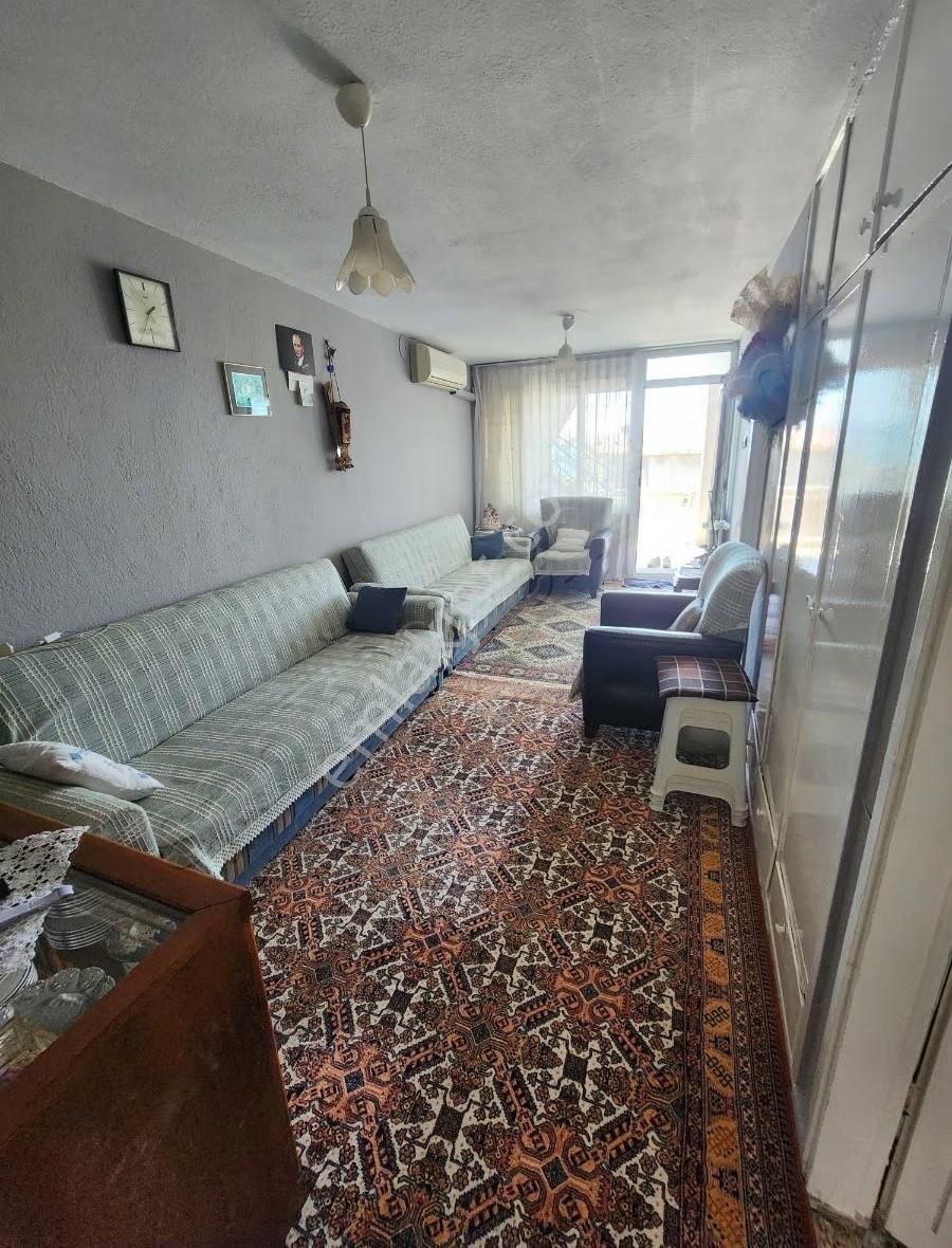 3 Kat + 1 Çatı Katı Komple Satılık Ev - Görsel 4