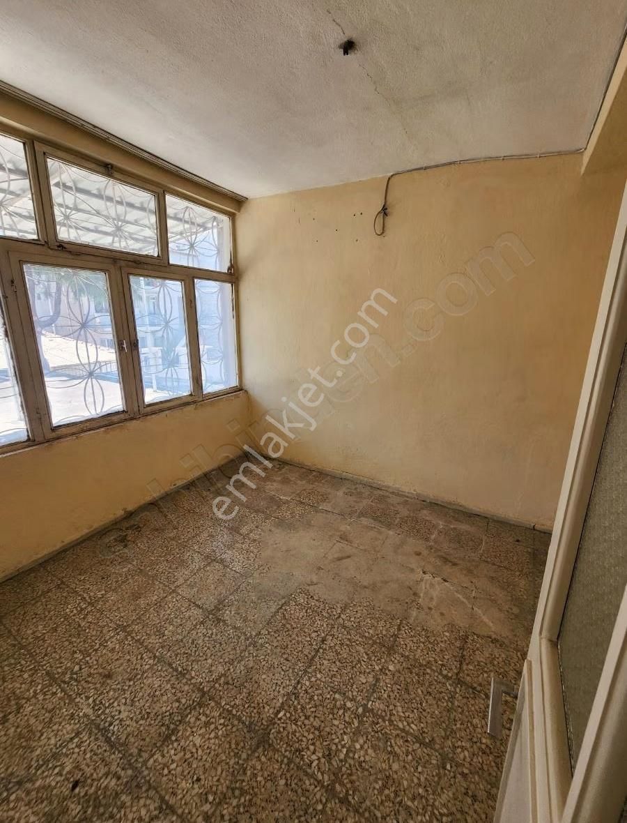 3 Kat + 1 Çatı Katı Komple Satılık Ev - Görsel 15