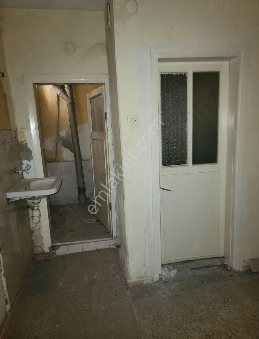 3 Kat + 1 Çatı Katı Komple Satılık Ev - Görsel 19