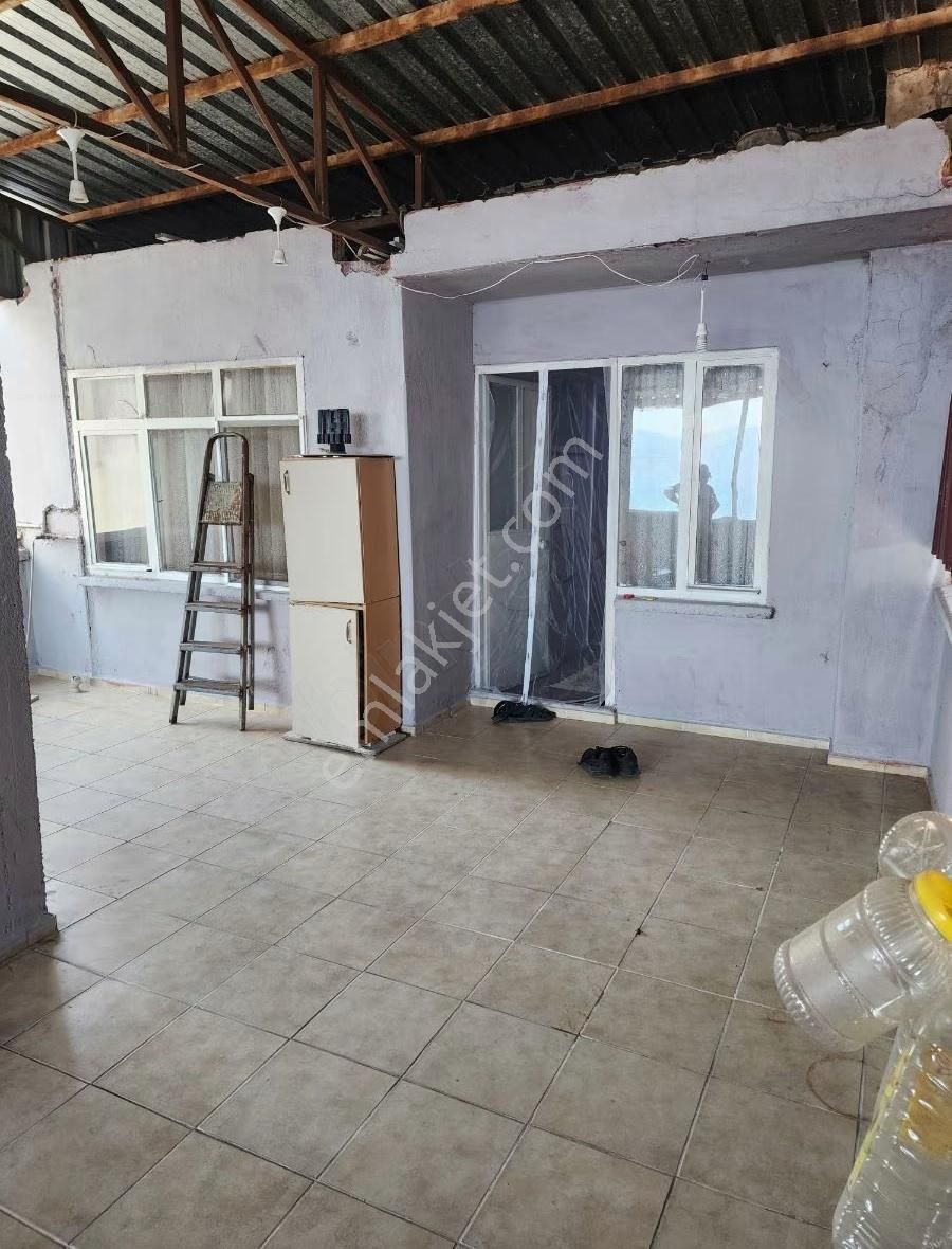 3 Kat + 1 Çatı Katı Komple Satılık Ev - Görsel 3