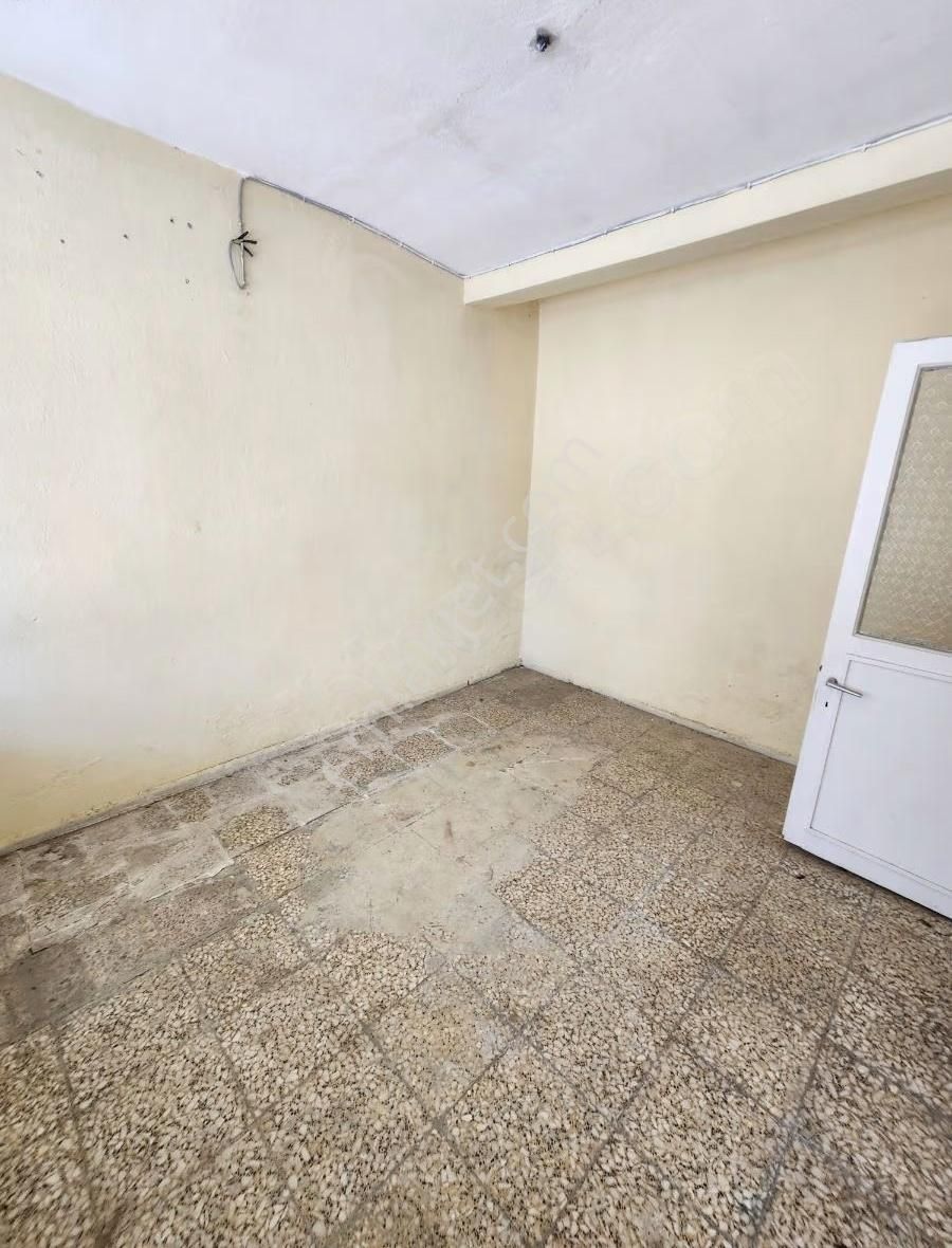 3 Kat + 1 Çatı Katı Komple Satılık Ev - Görsel 11