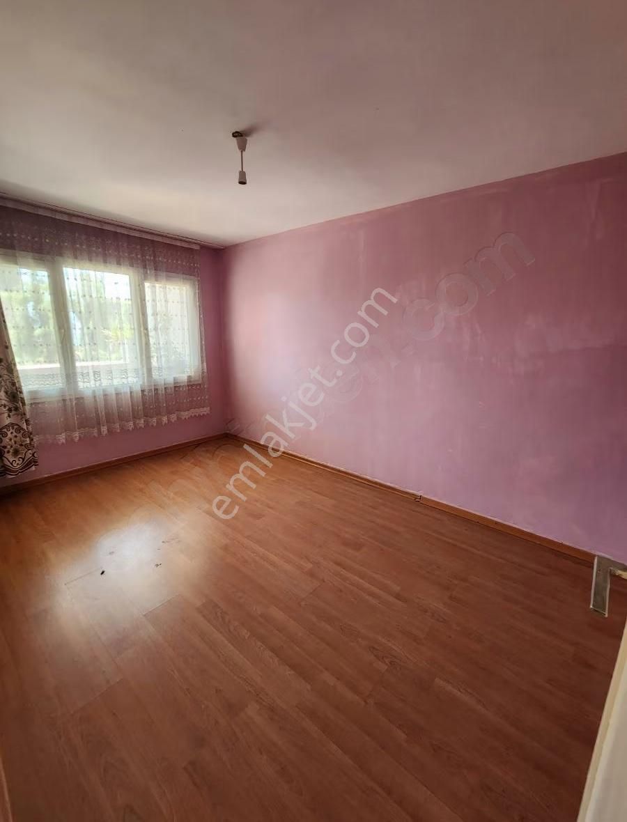 3 Kat + 1 Çatı Katı Komple Satılık Ev - Görsel 12