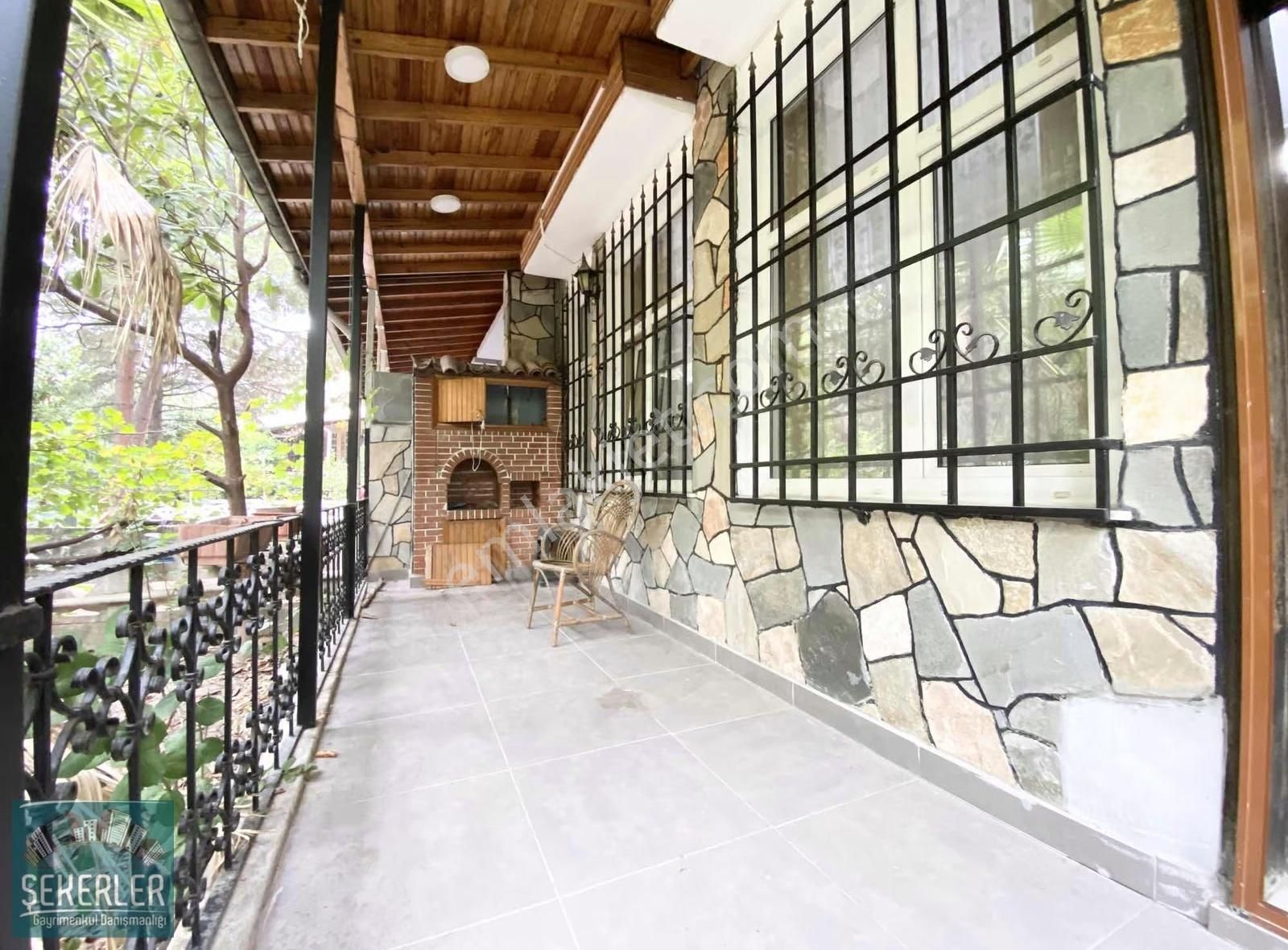 Şekerlerden Merkezi Konumlu Site İçinde 3 Katlı Satılık Villa - Görsel 8