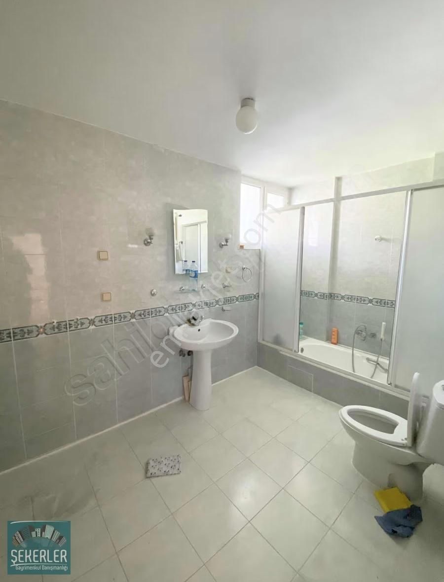 Şekerlerden Merkezi Konumlu Site İçinde 3 Katlı Satılık Villa - Görsel 10