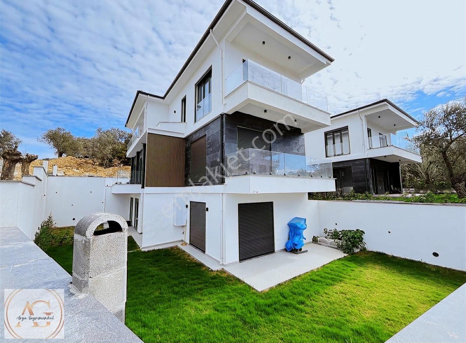 Arya'dan Denize 200 Metre Deniz Manzaralı 2+1 Satılık Daire