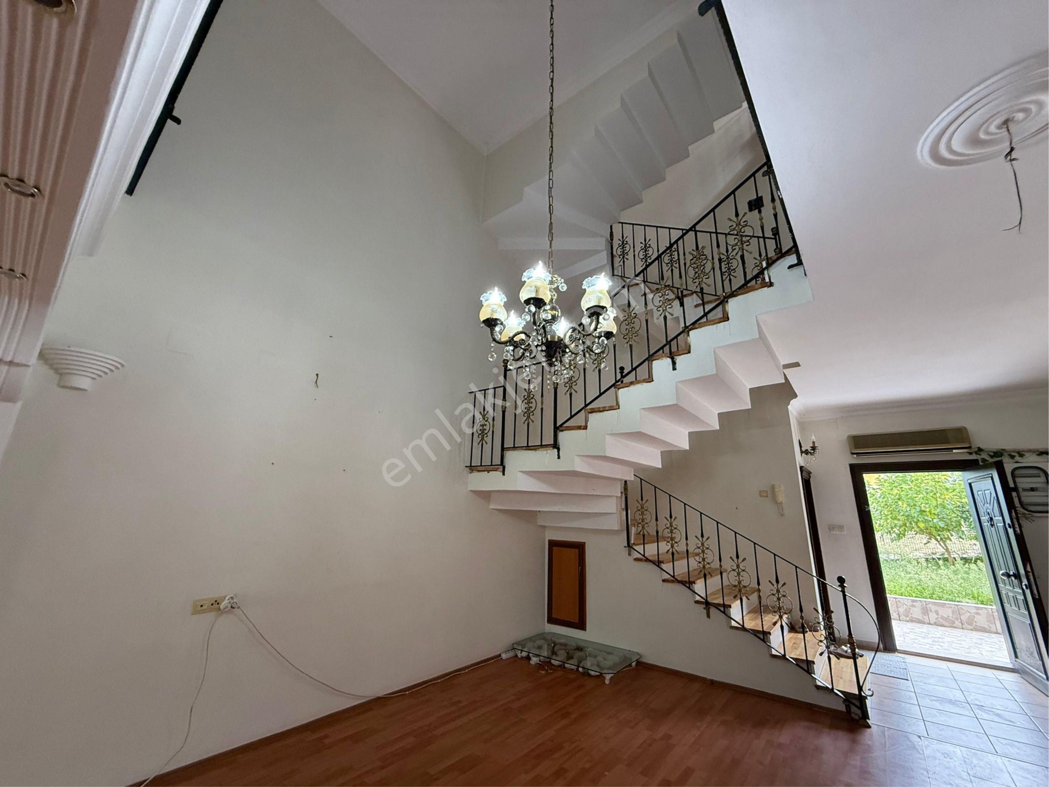 Yıldızlı'da Kiralık 4+1 Tripleks Villa - Görsel 13