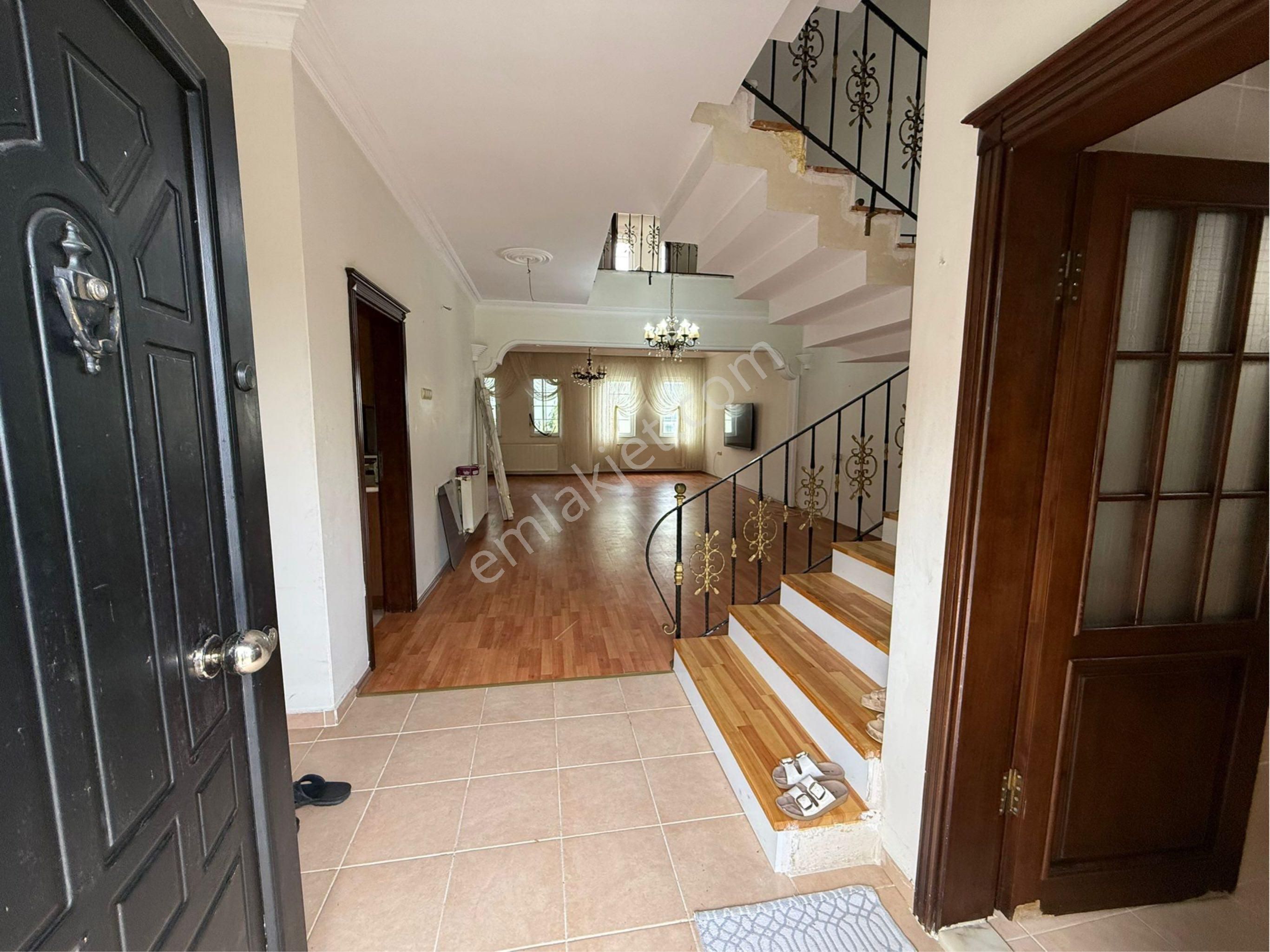 Yıldızlı'da Kiralık 4+1 Tripleks Villa - Görsel 25