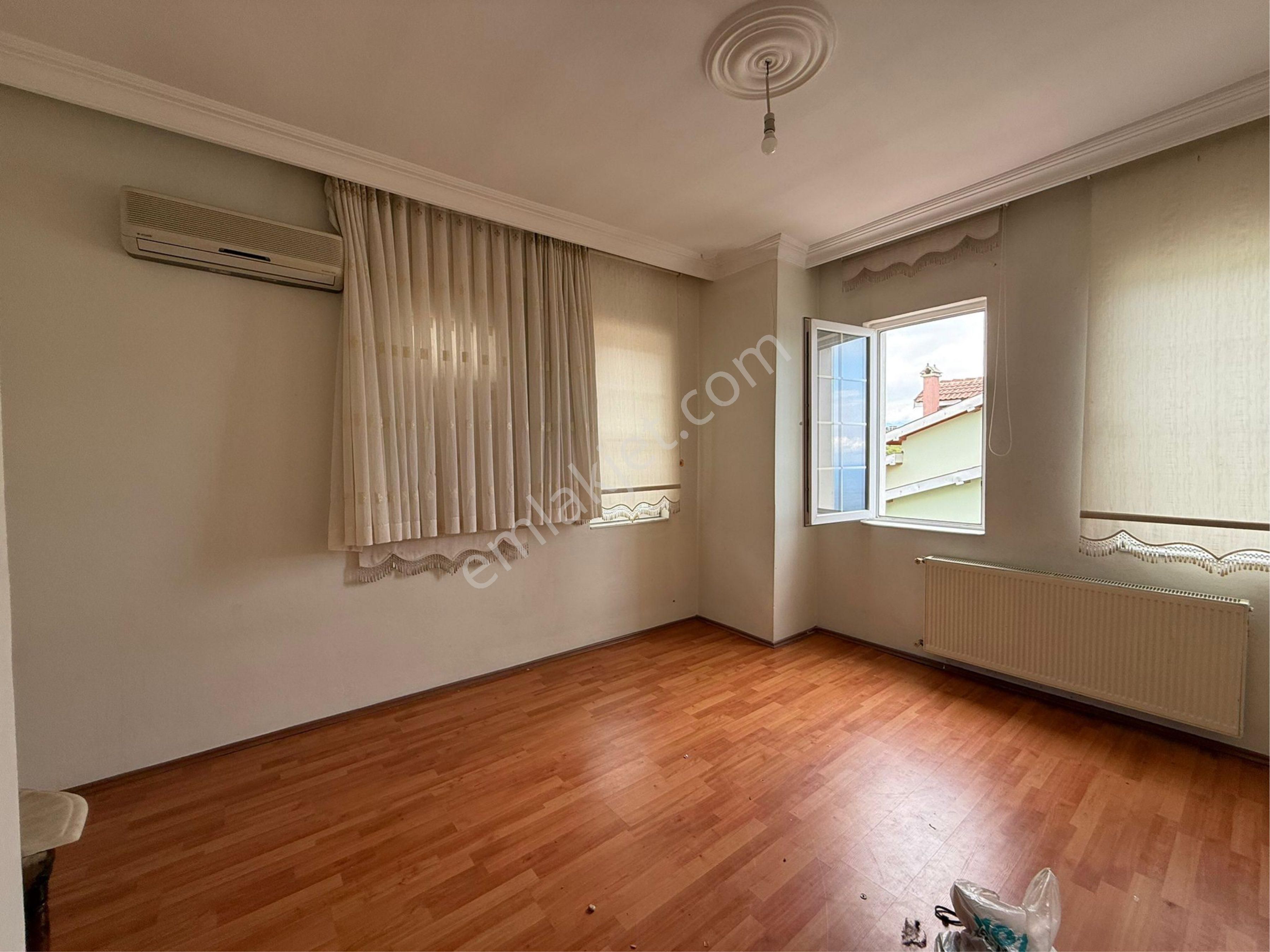 Yıldızlı'da Kiralık 4+1 Tripleks Villa - Görsel 6