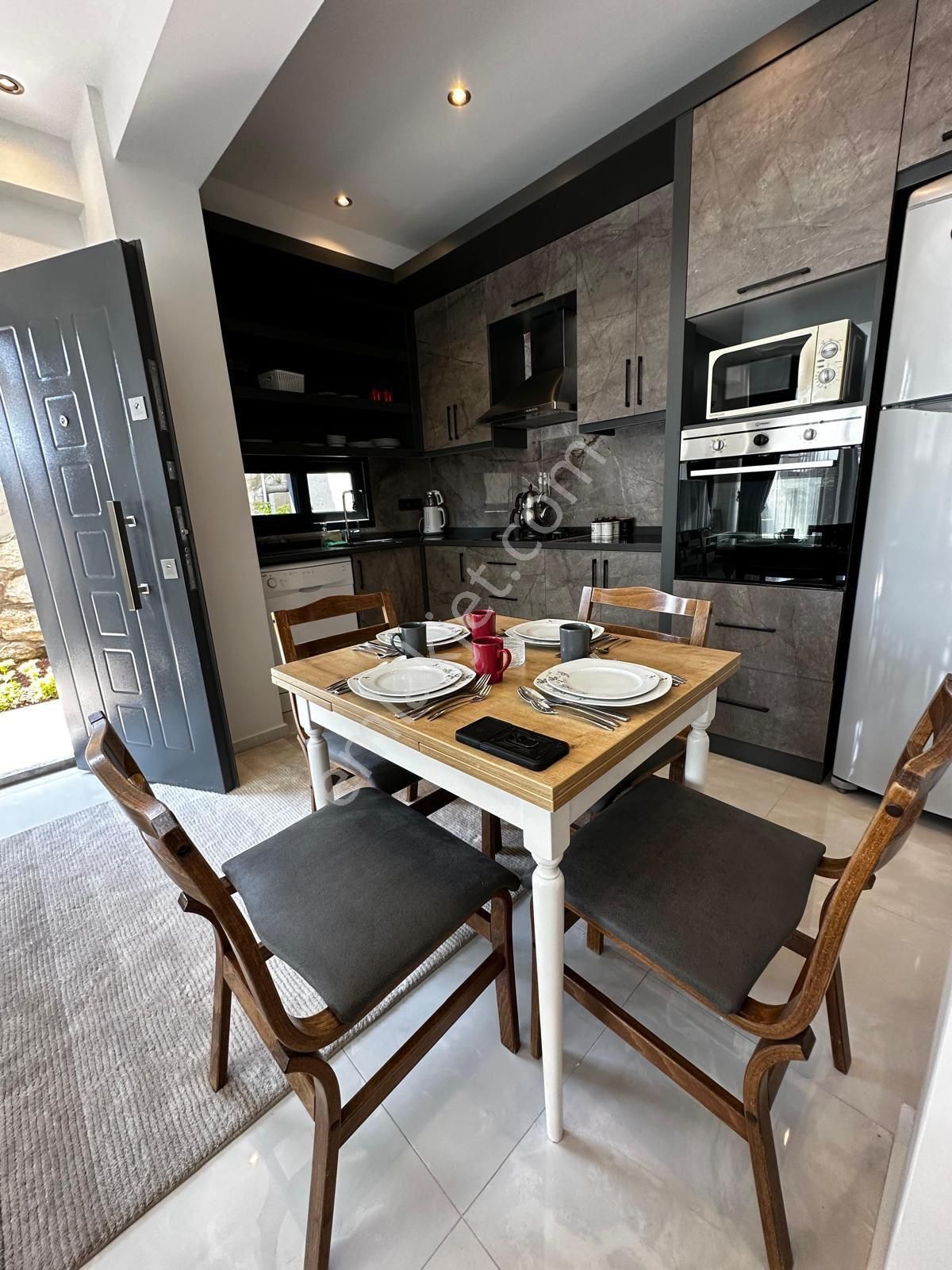 Stop’tan Kargıda Sıfır Havuzlu Eşyalı Villa - Görsel 10